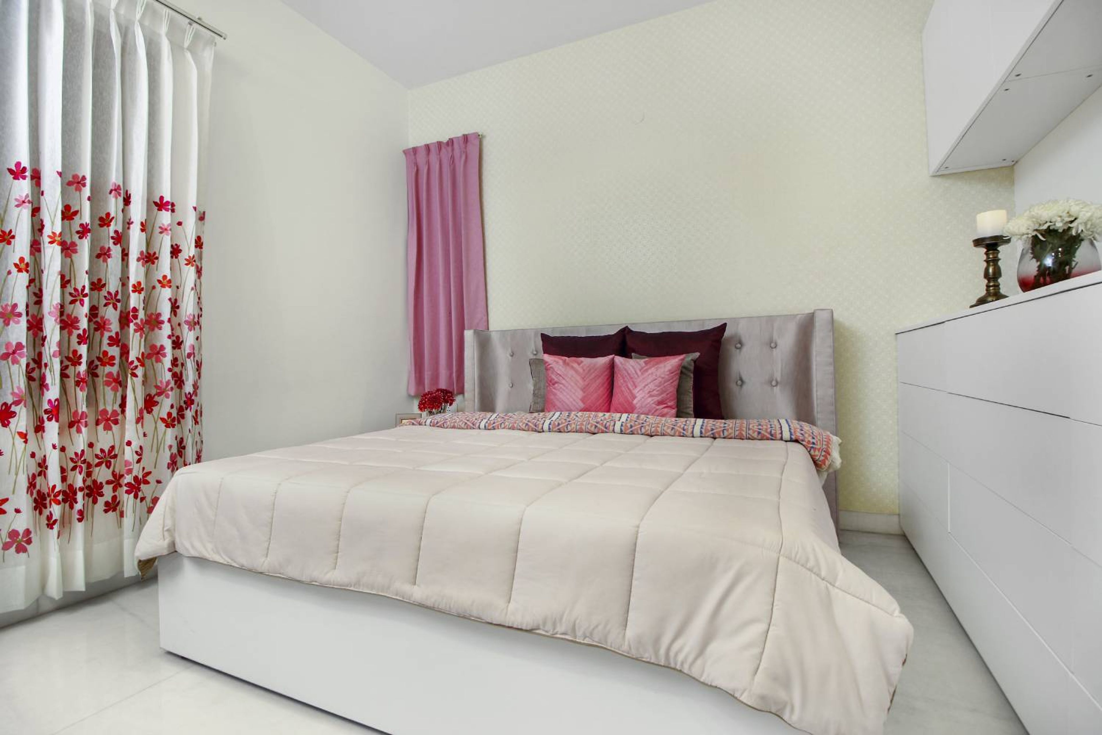 Guest Bedroom Design with Open and Closed Storage