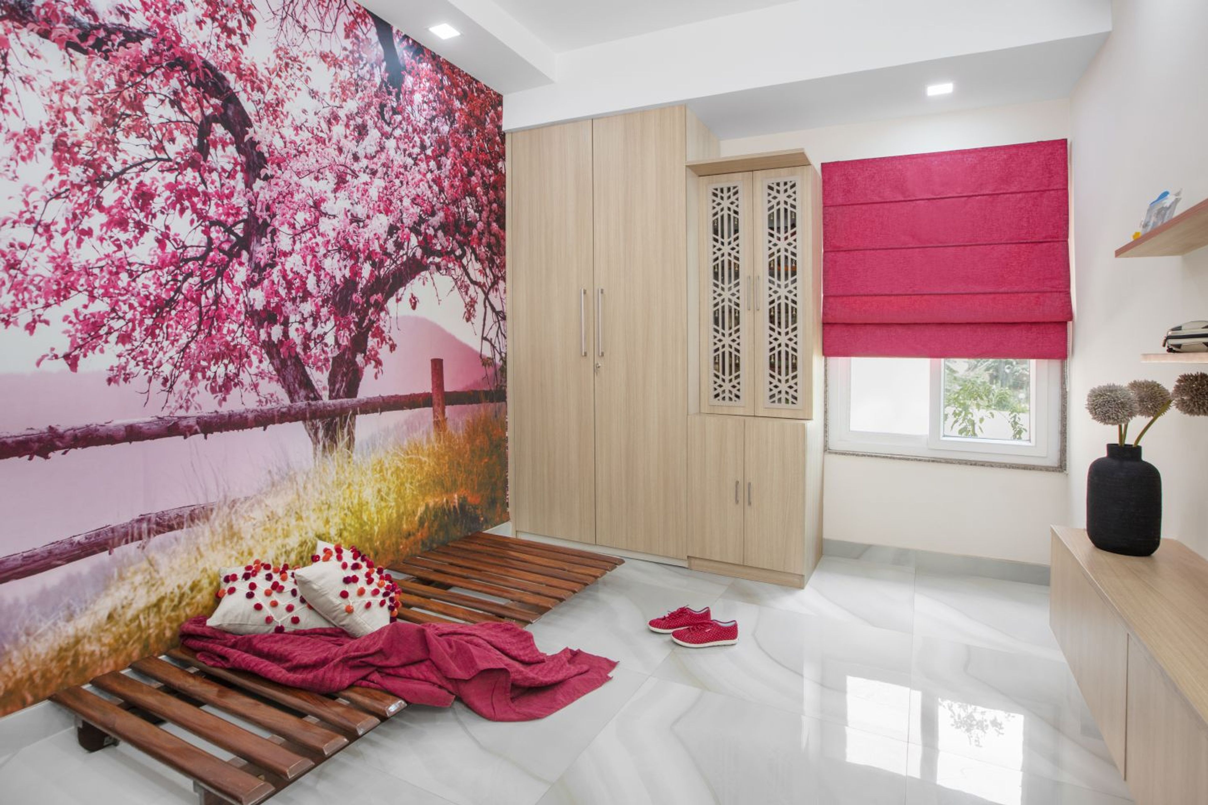 Guest Bedroom Design with Palette Bed