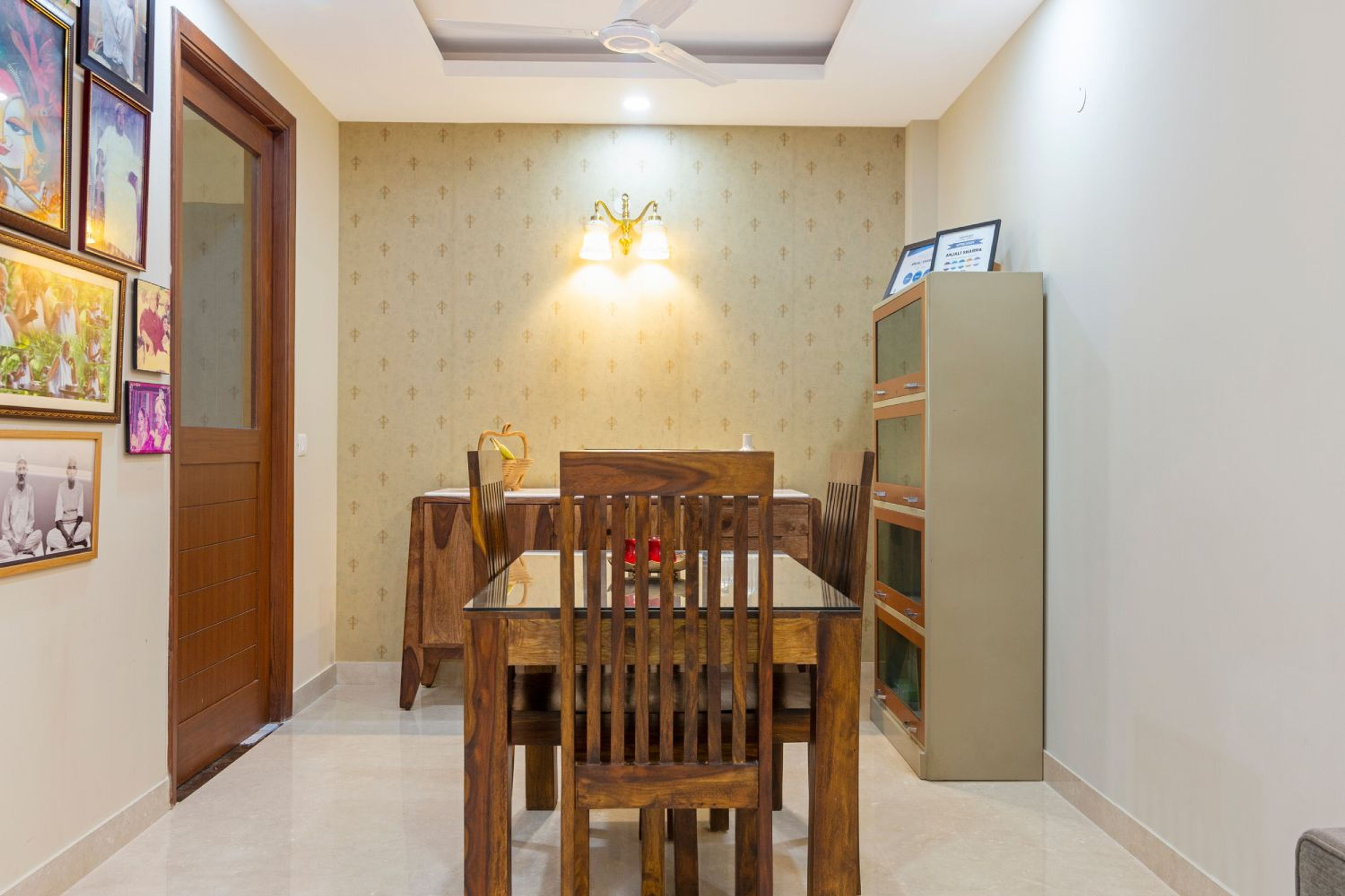Dining Room Design with 4-Seater Dining Table