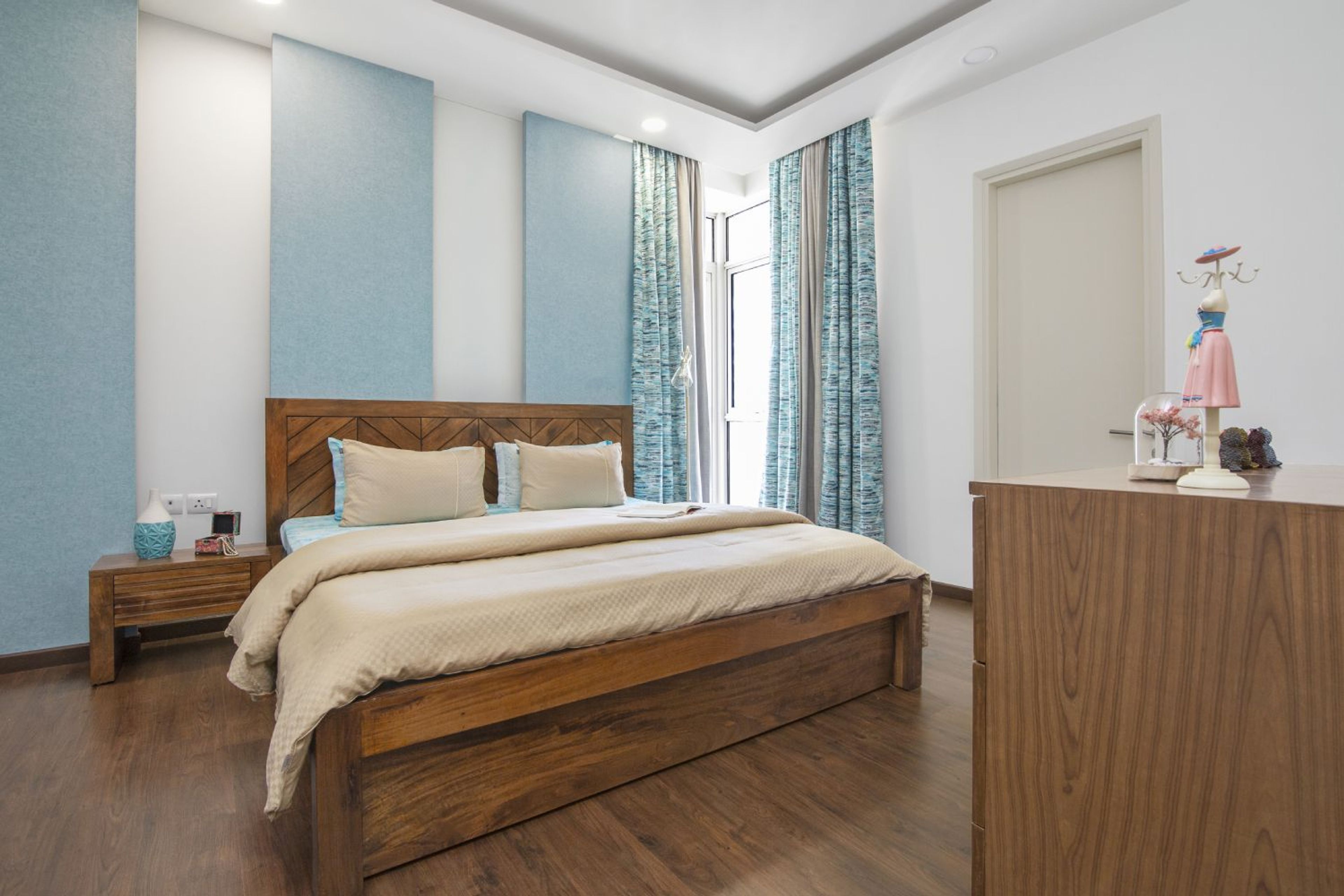 Guest Bedroom Design with Blue and White Walls