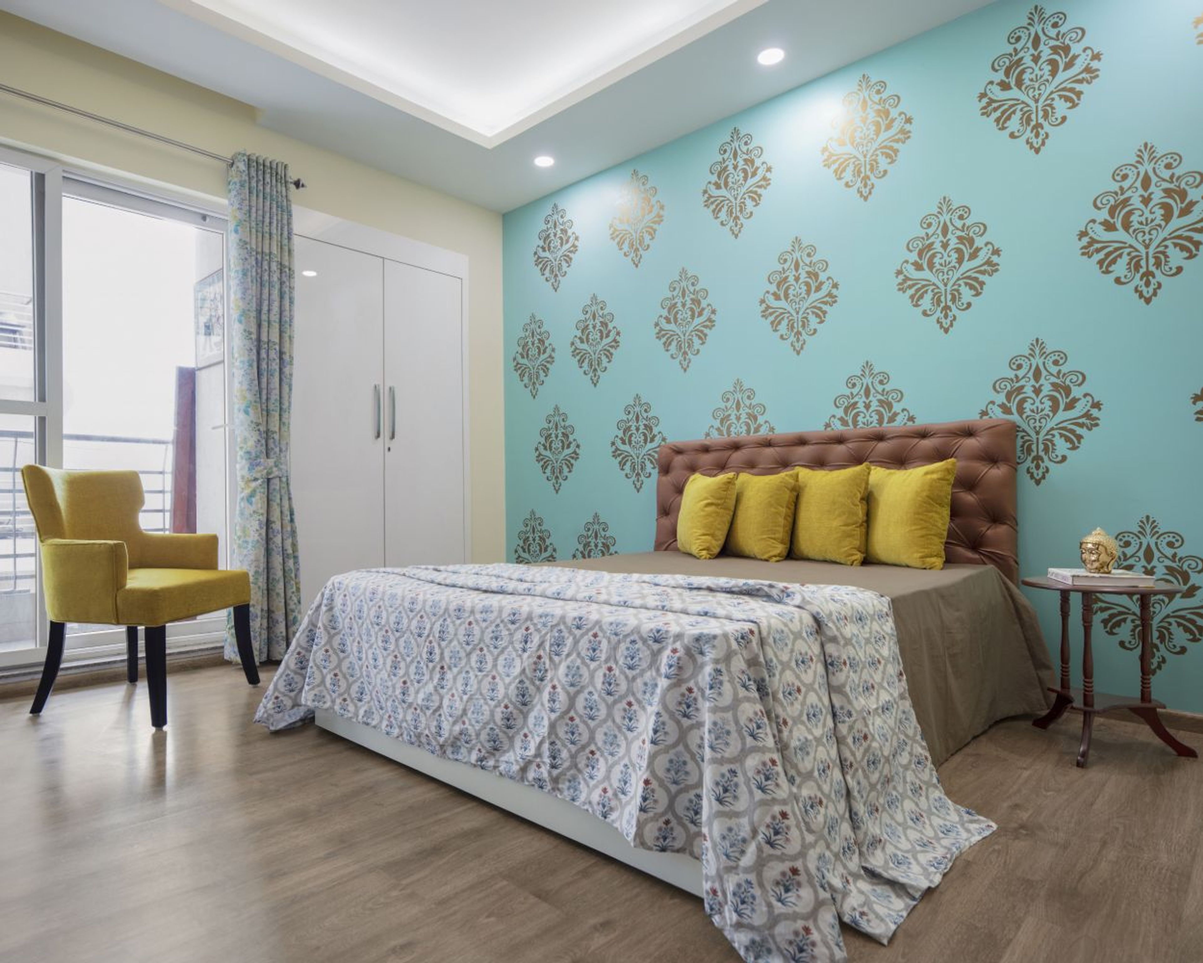 Guest Bedroom Design with Blue and Brown Wallpaper