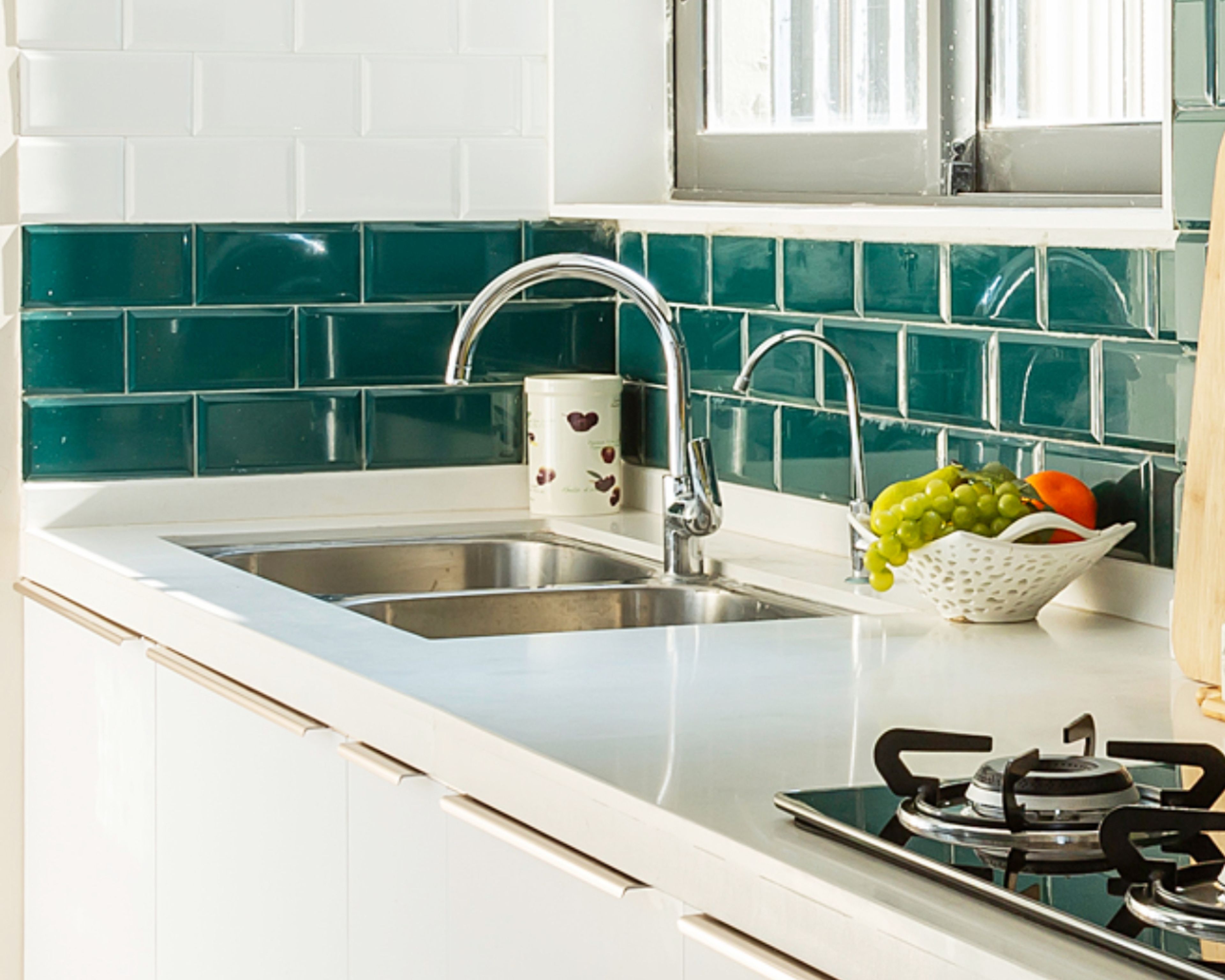 Modern Stainless Steel Double Bowl Basin Wash With Glossy Green And White Subway Tiles