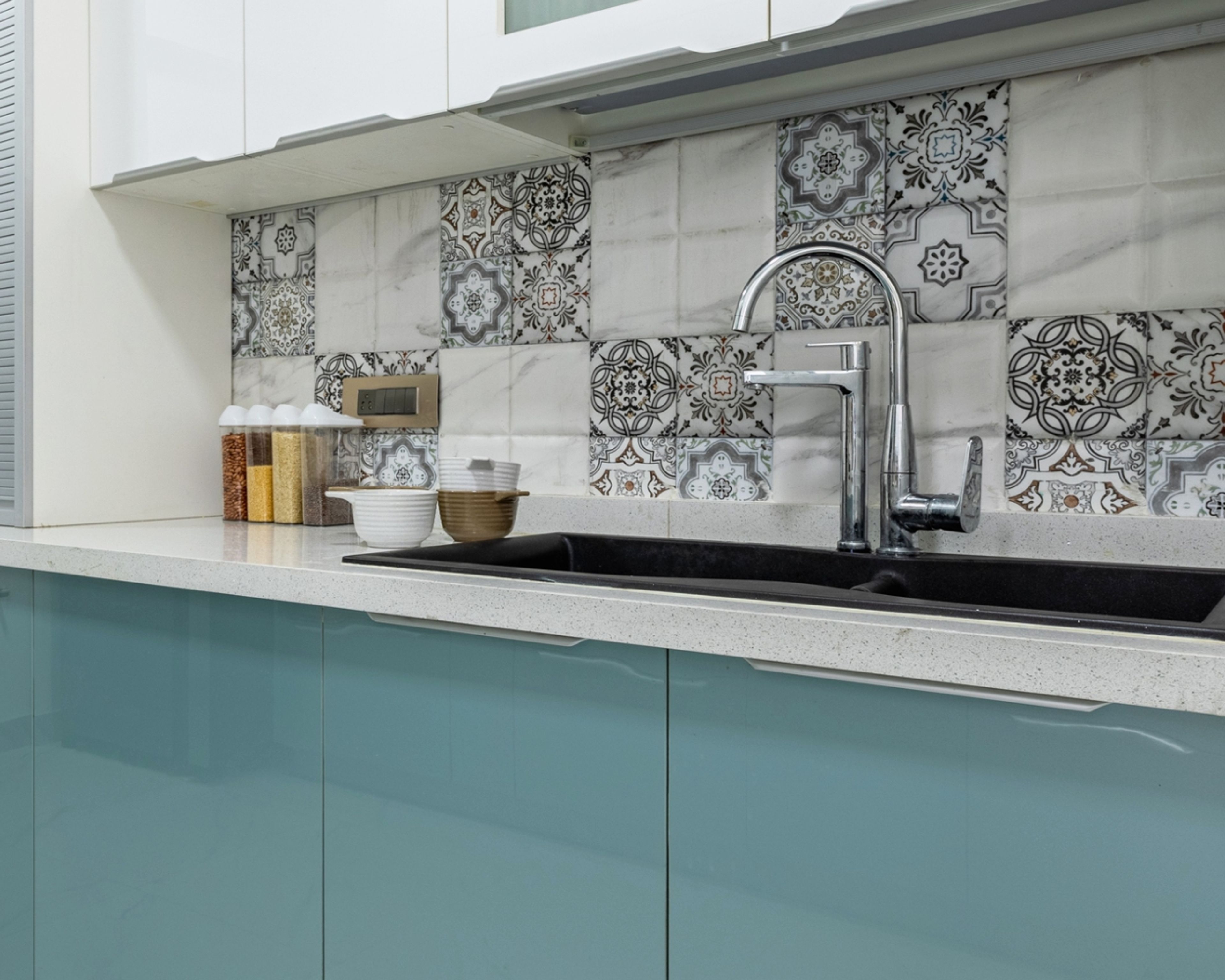 Modern Quartz Under Mount Double Bowl Basin Wash With Moroccan Backsplash