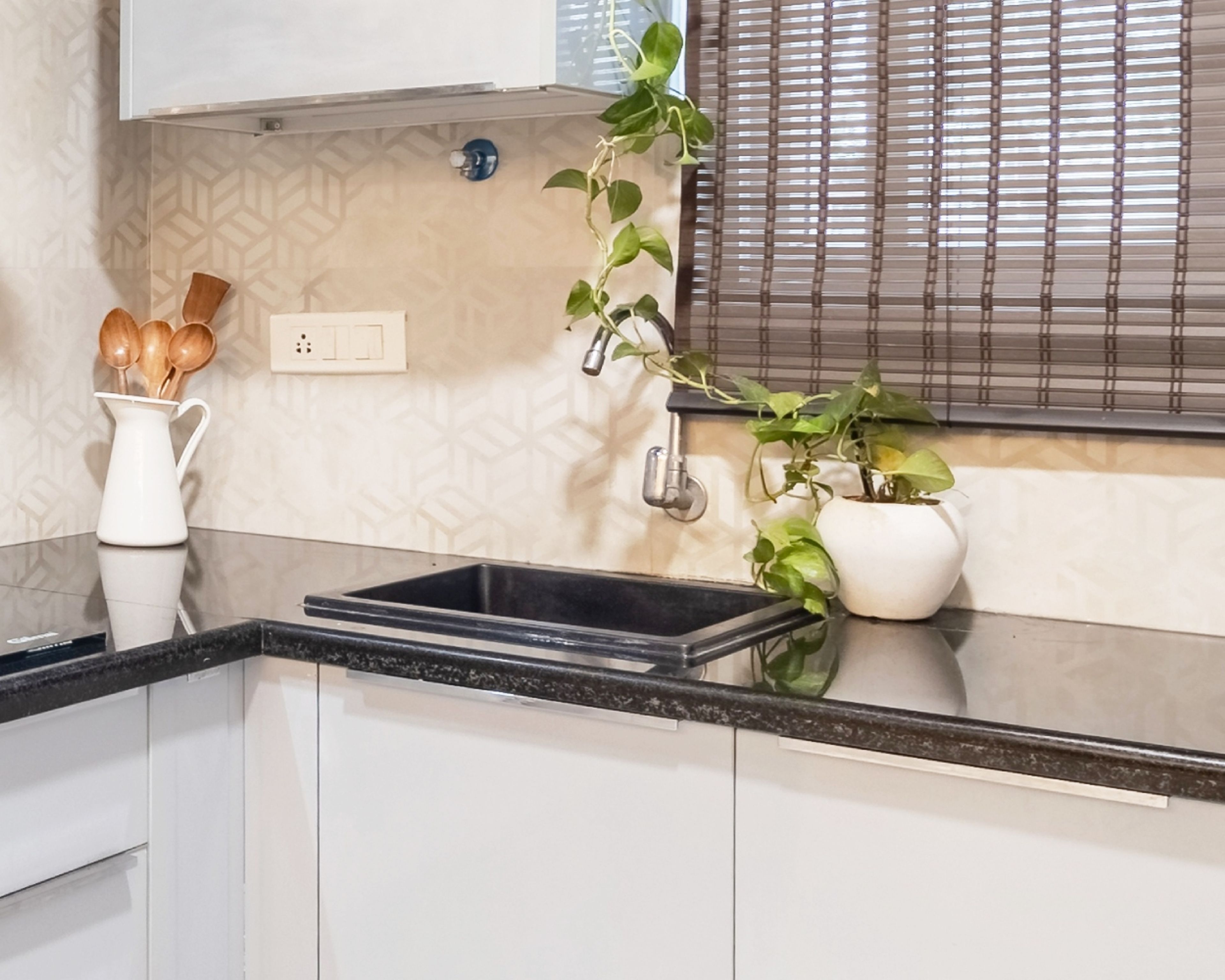 Modern Top Mount Single Bowl Basin Wash With Black Countertop