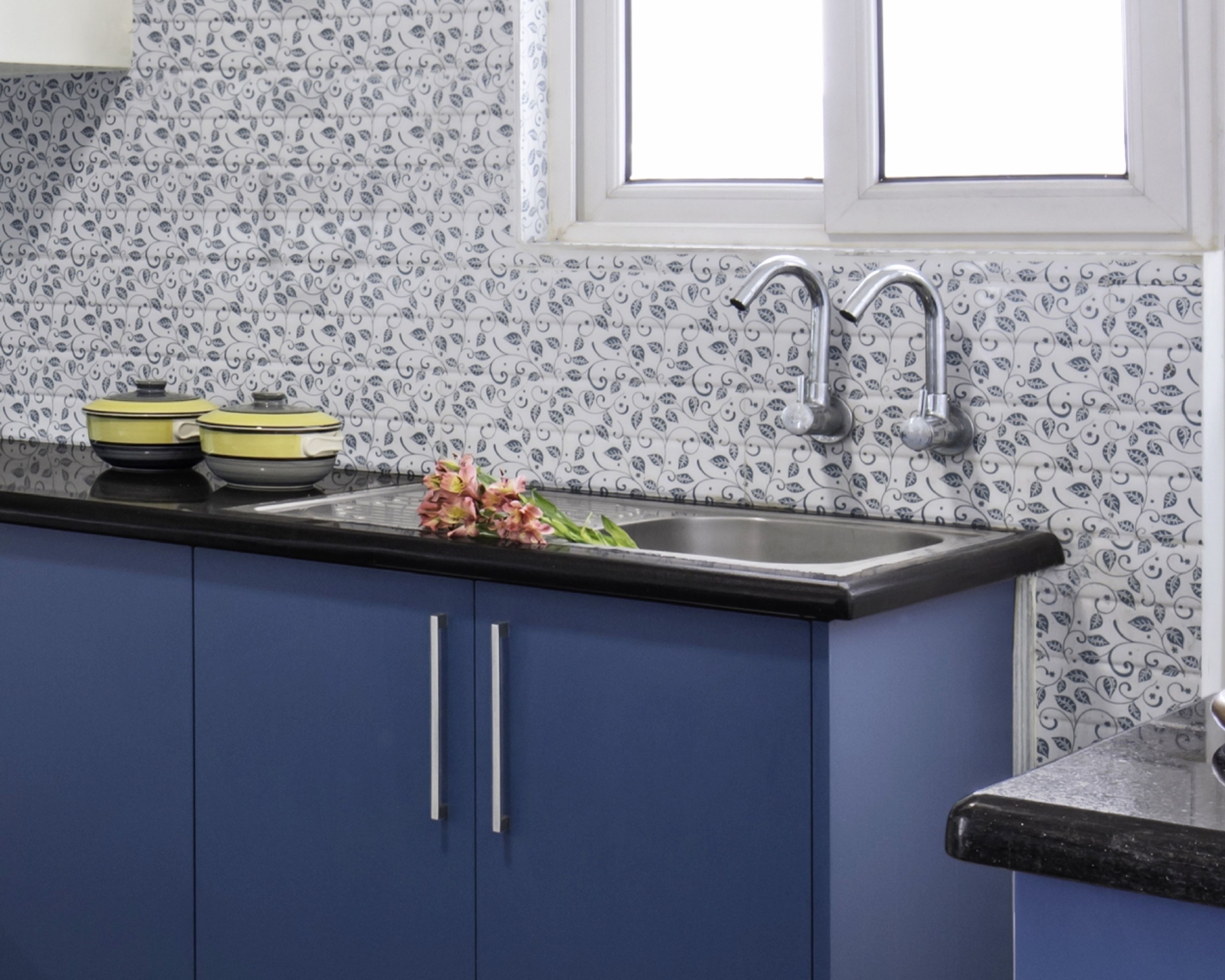 Modern Single Bowl Stainless Steel Basin Wash With Drainboard And Dark Blue Kitchen Cabinets