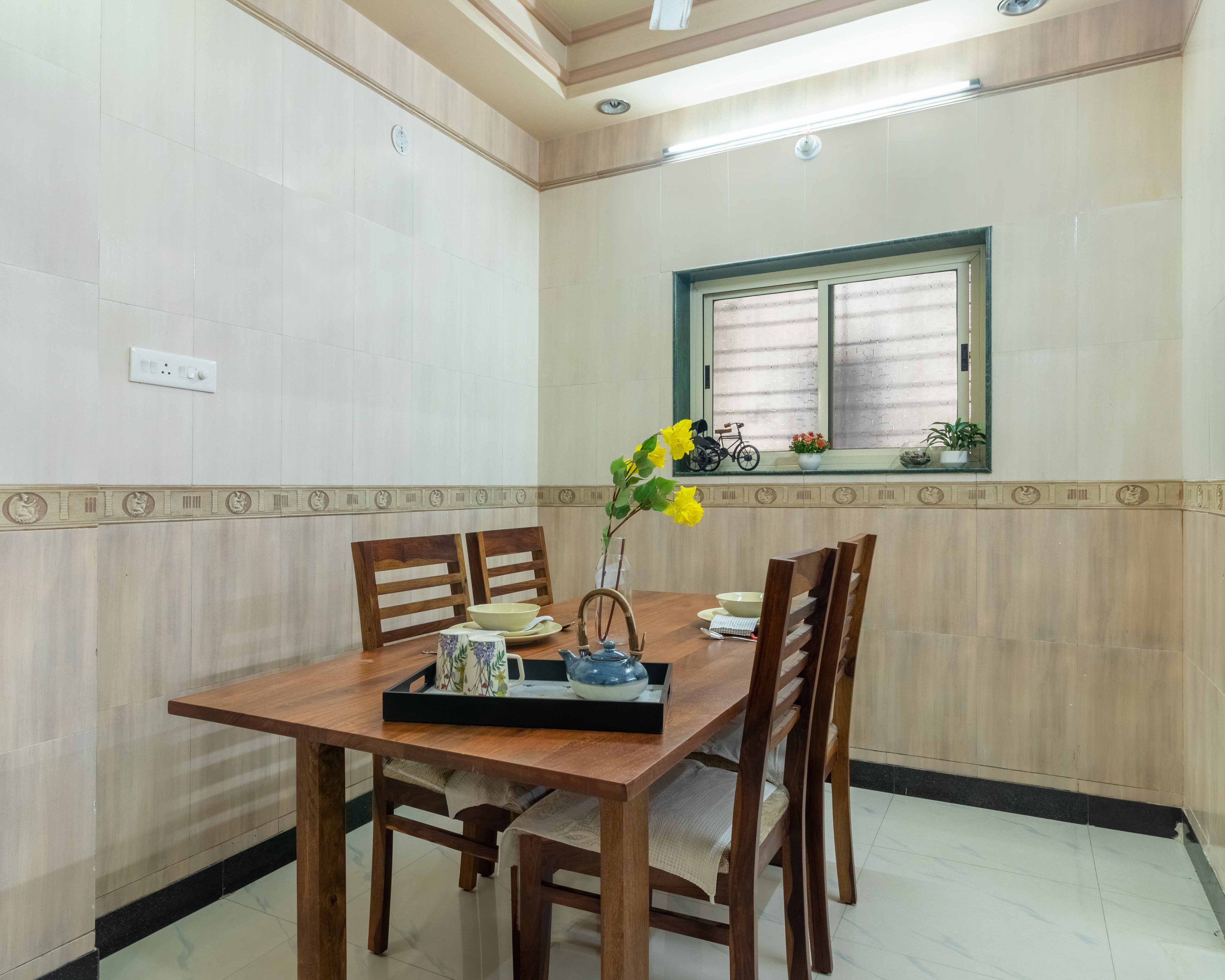 Rustic Dining Room Design With 4-Seater Wooden Dining Table