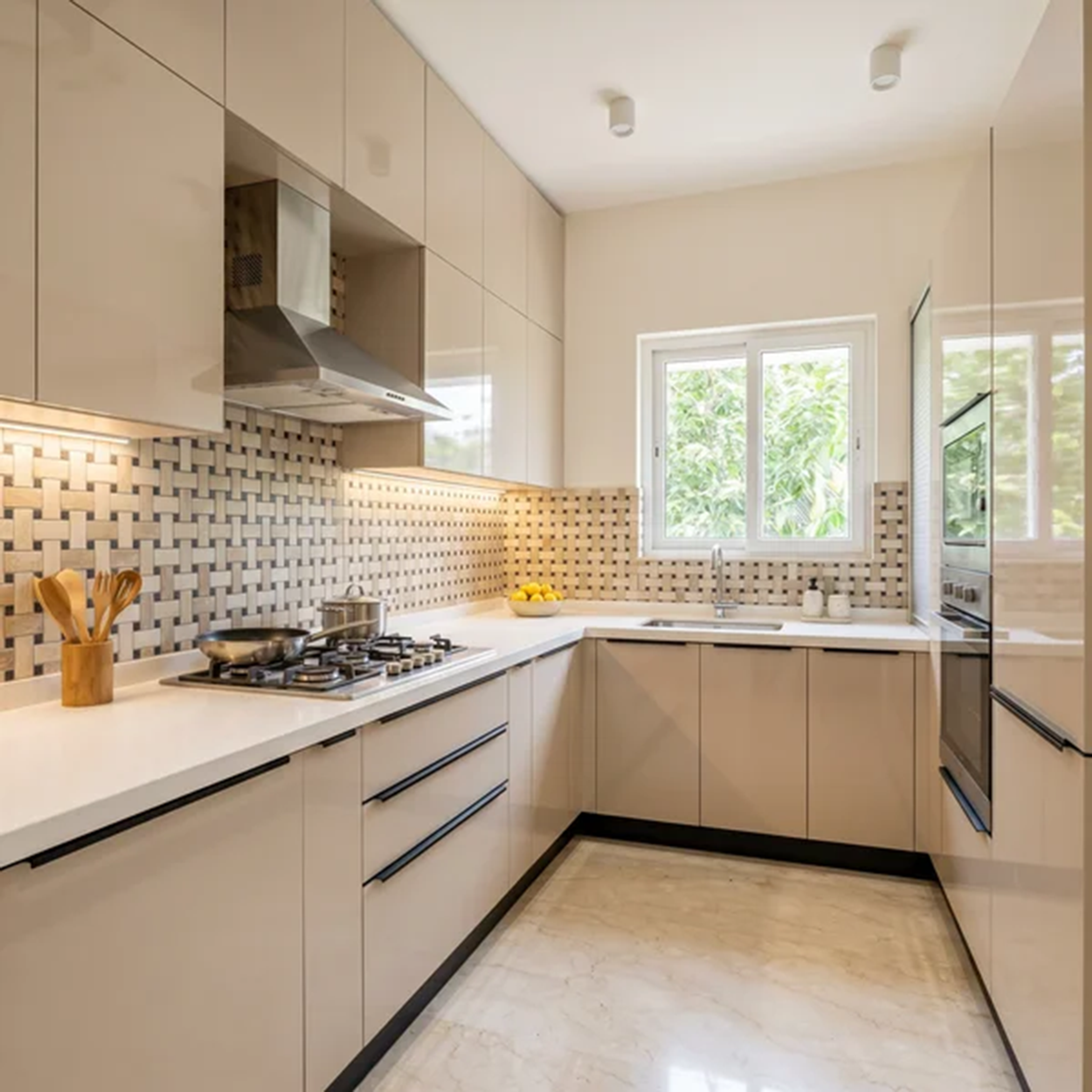 Beige High Gloss Contemporary U-Shaped Kitchen Design with Mosaic Backsplash