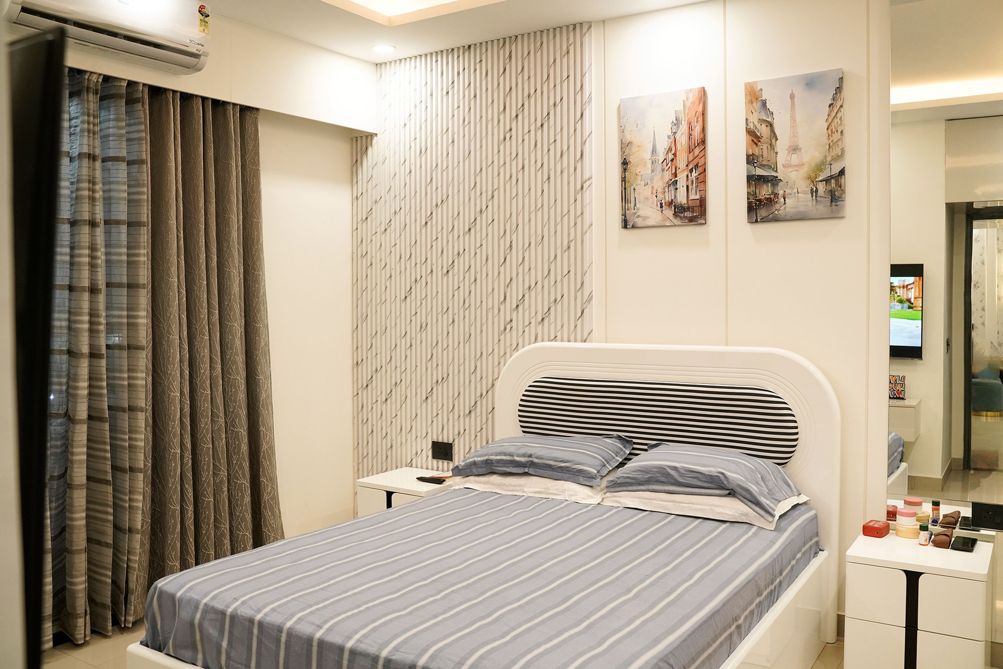 Off-White and Grey Modern Fluted Pattern Bedroom Wall Design with Vertical Panels