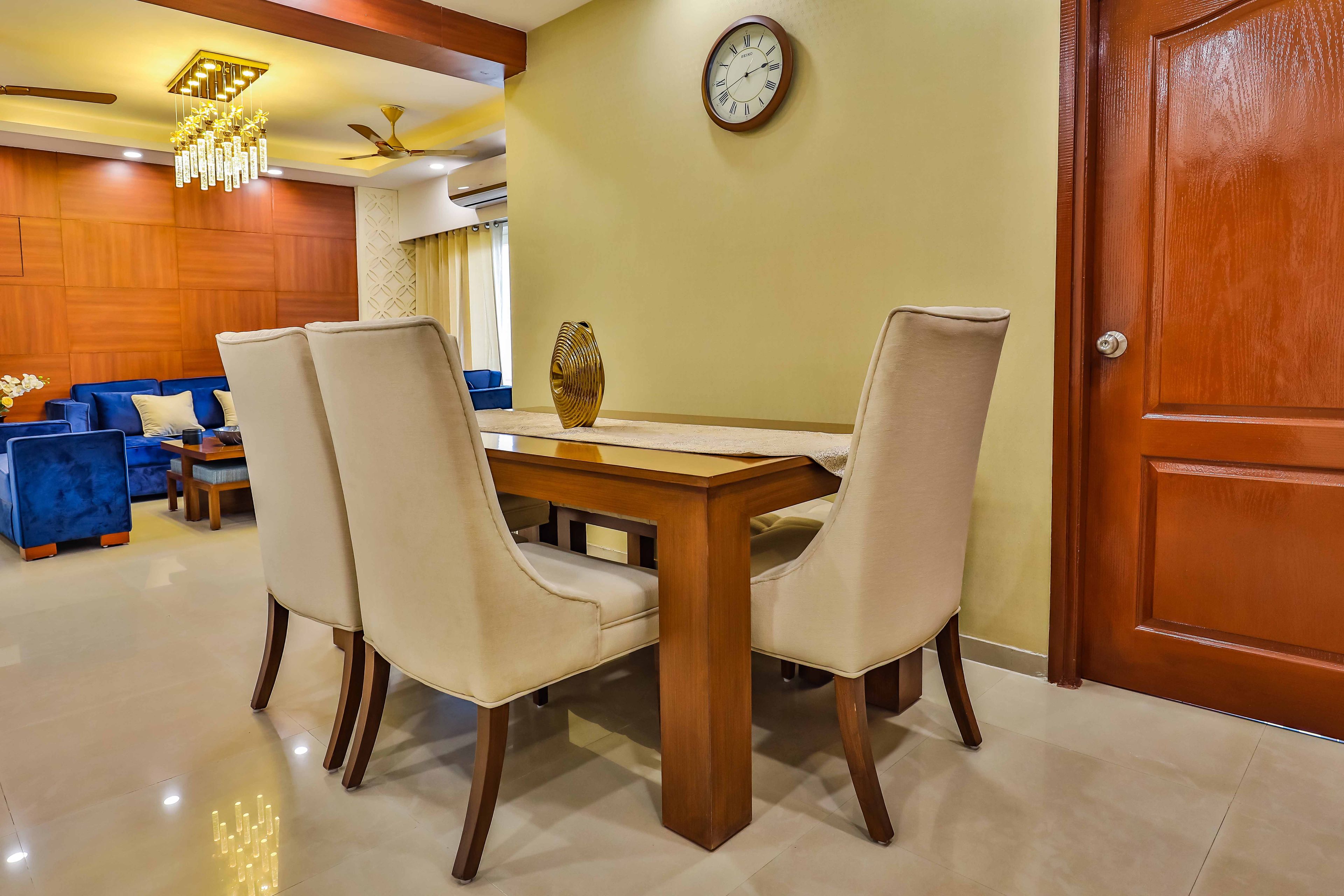 Classic 4-Seater Wood And Beige Dining Room Design