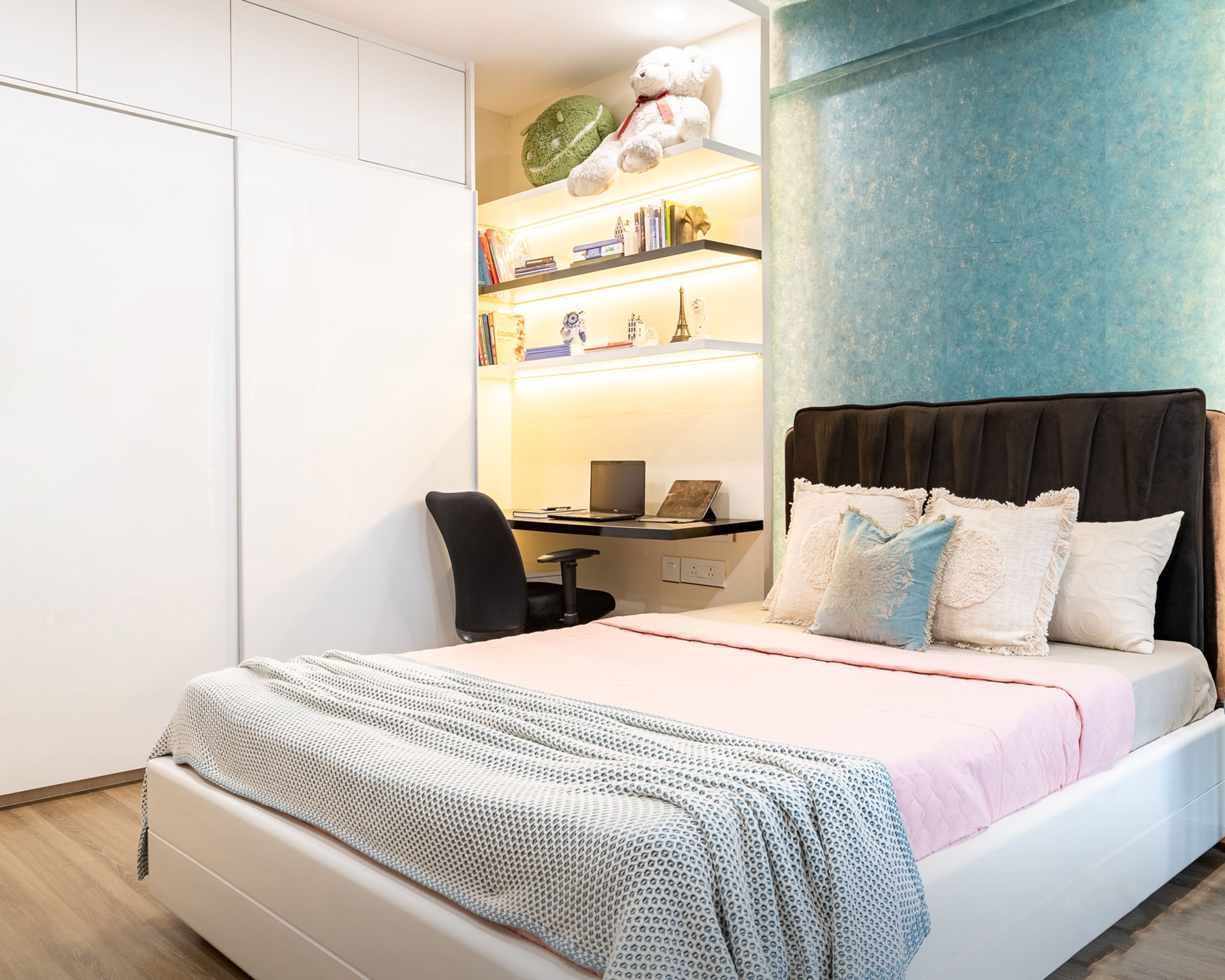 Kids Room Design With Blue Accent Wall - Livspace