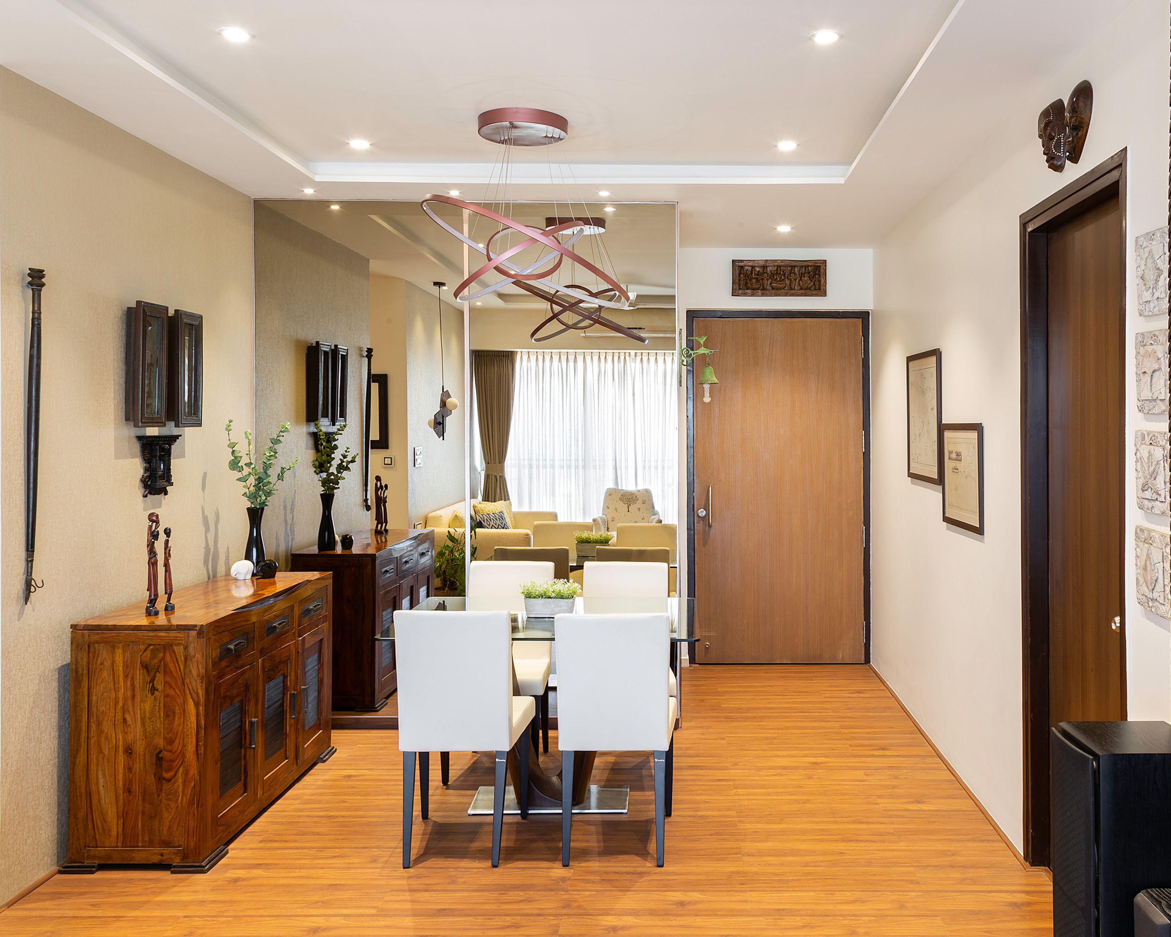 4- Seater Dining Room Design With Mirrored Wardrobe - Livspace