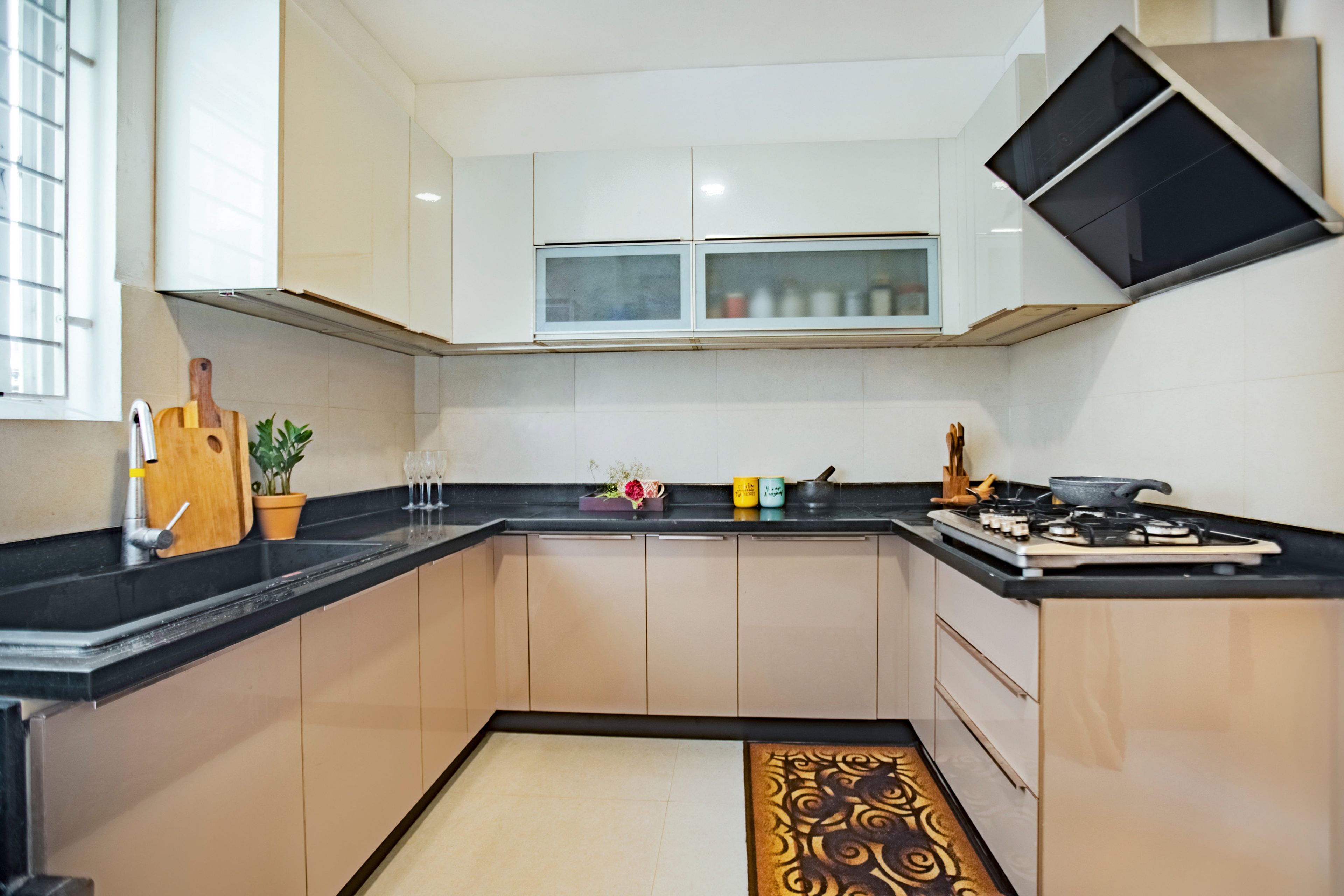 Traditional 2-BHK Flat In Chennai With U-Shaped Kitchen