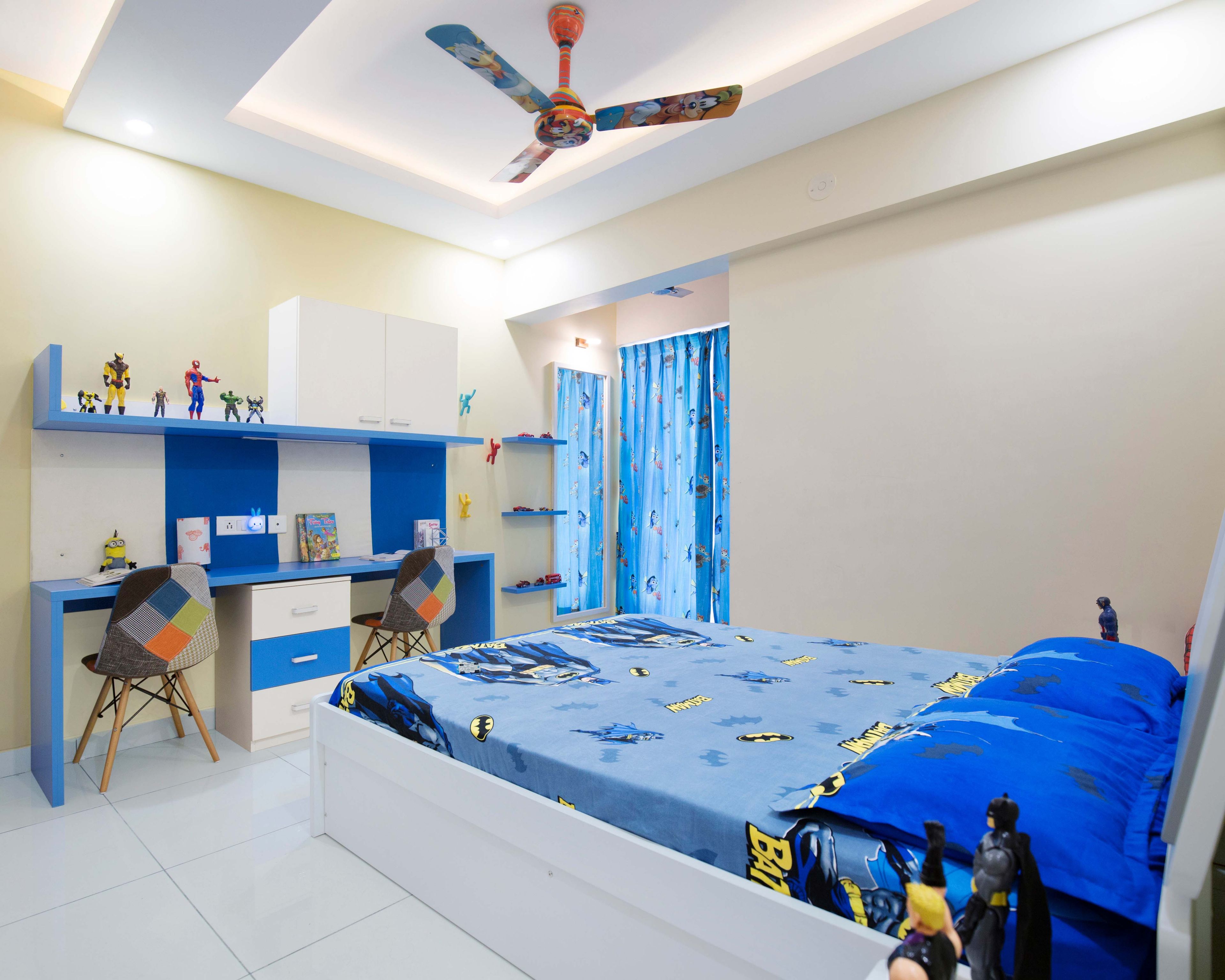 Blue and white study table design for the kids bedroom - Livspace