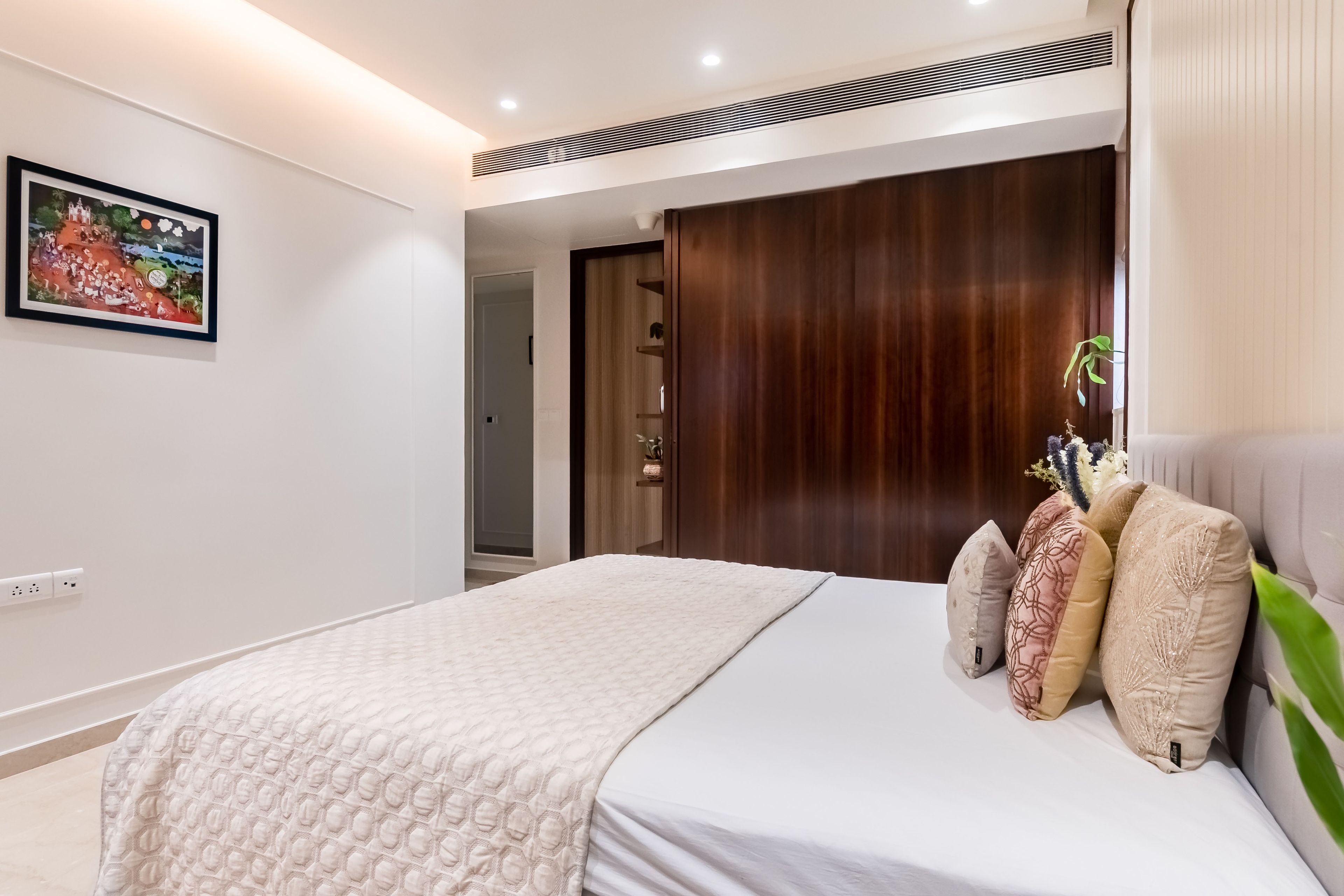 Wooden sliding wardrobe design for master bedroom - Livspace