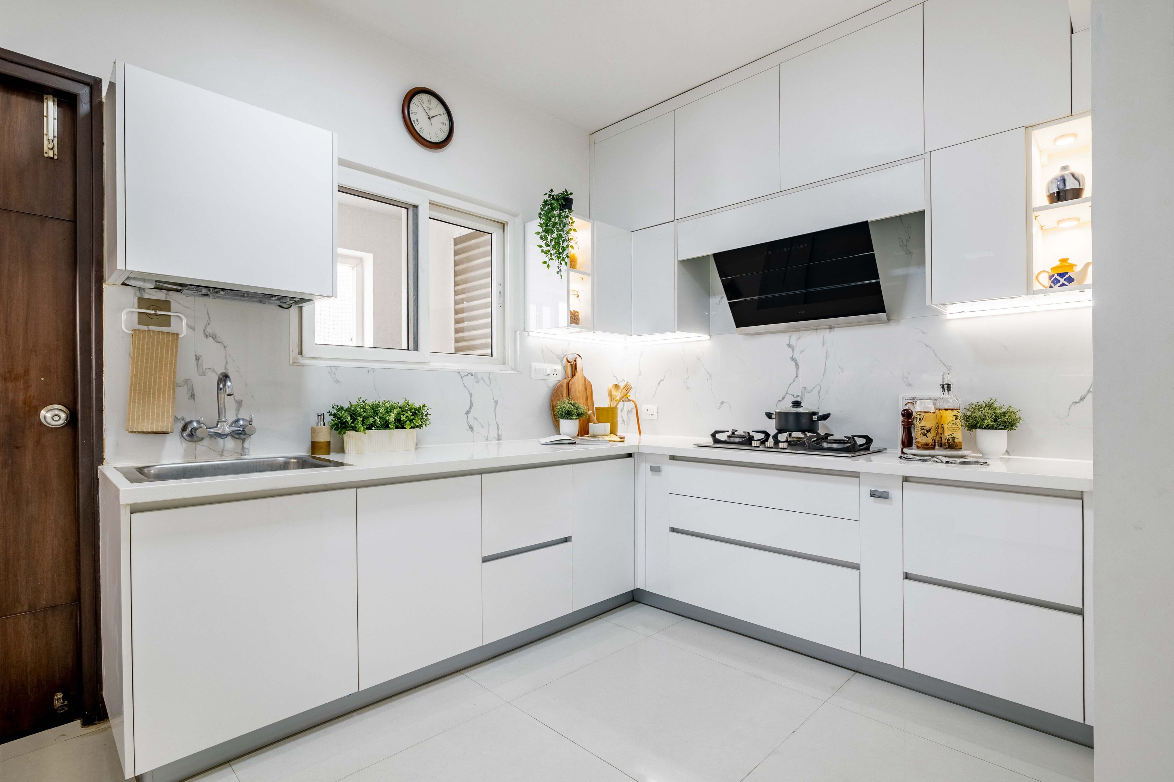 Contemporary L-Shaped Kitchen Design with Frosty White Cabinets