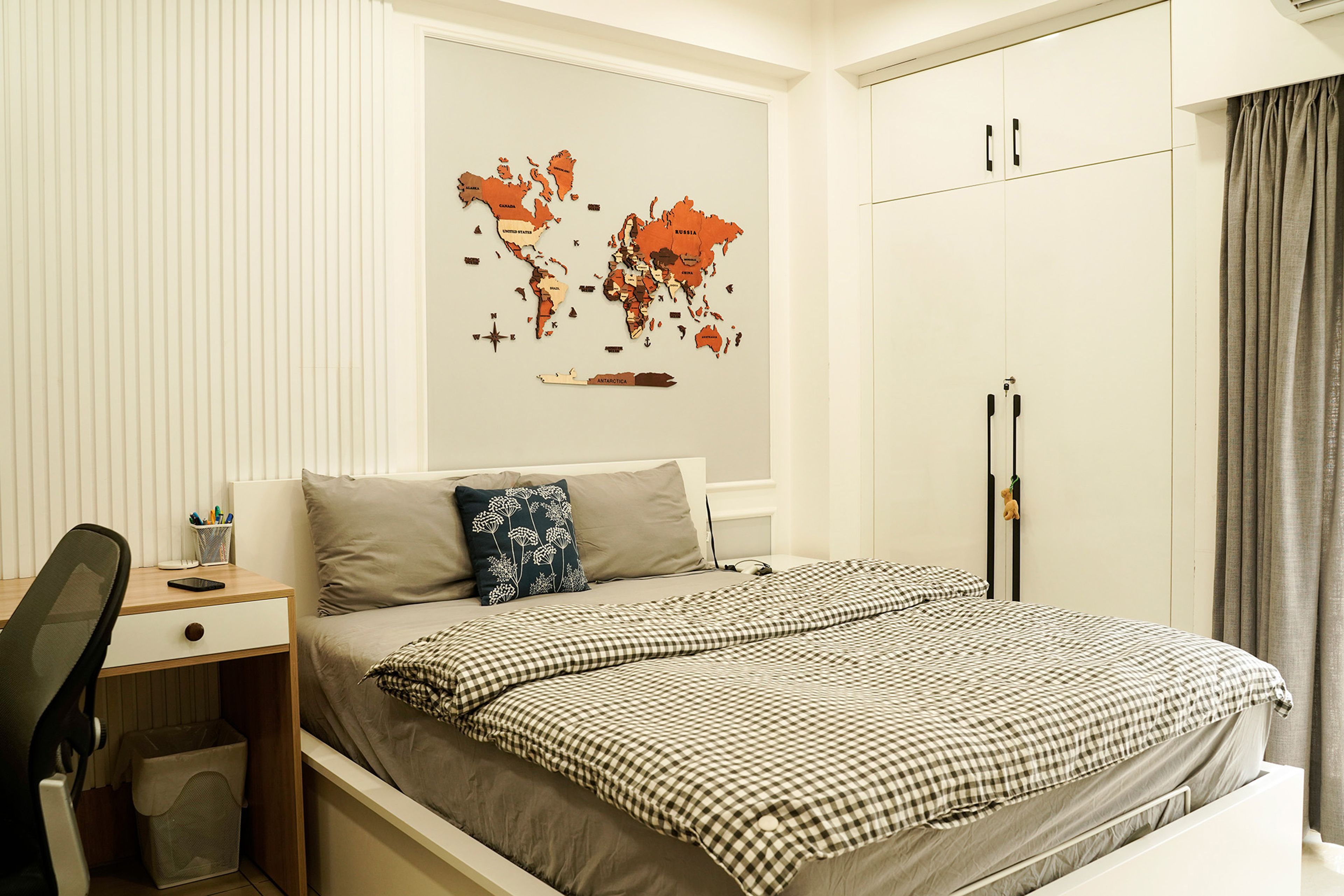 Modern Guest Bedroom Design with Panel Moulding, White Wardrobe and Wooden Wall Art