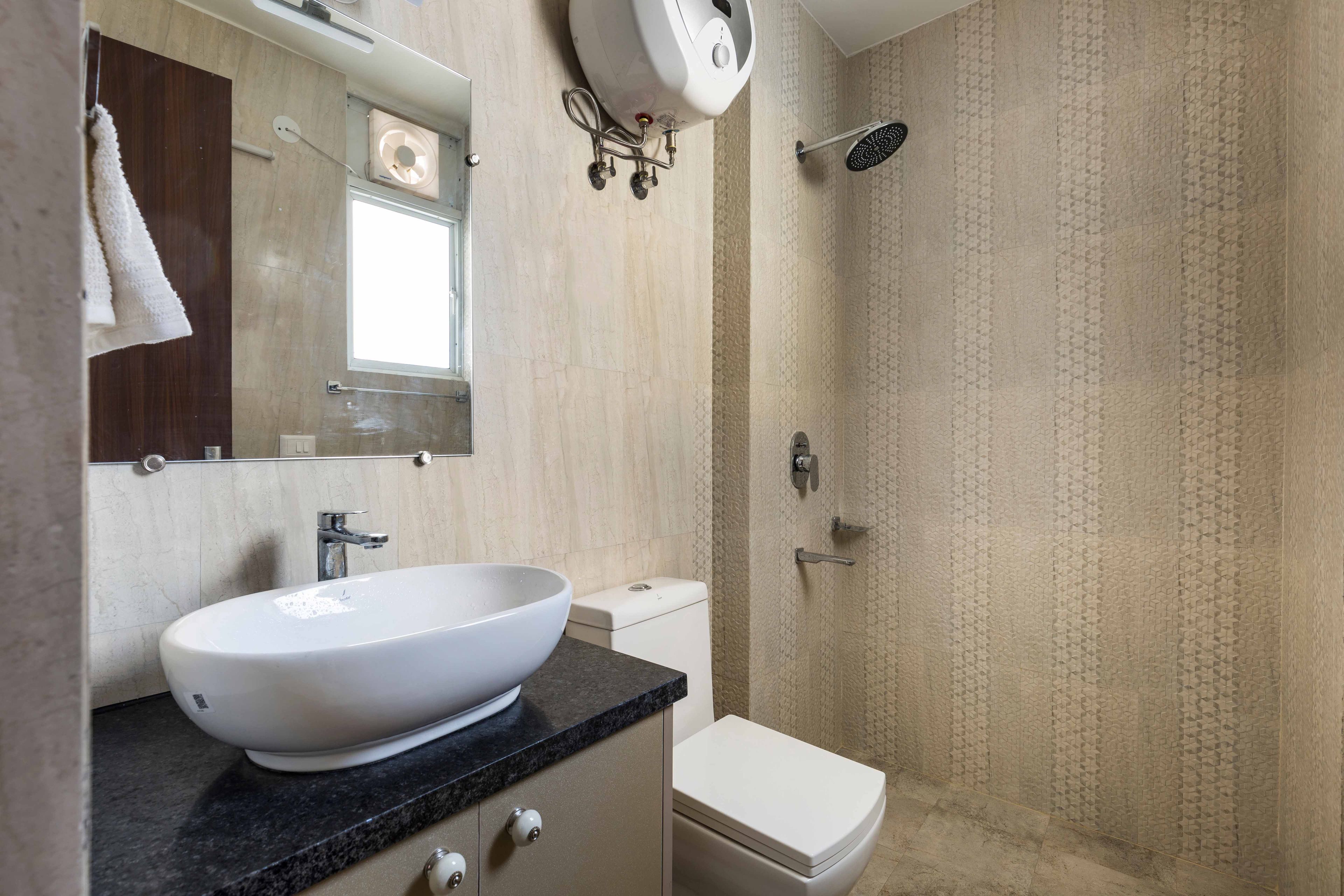 Classic Small Bathroom Design Idea With Beige Coloured Tiles
