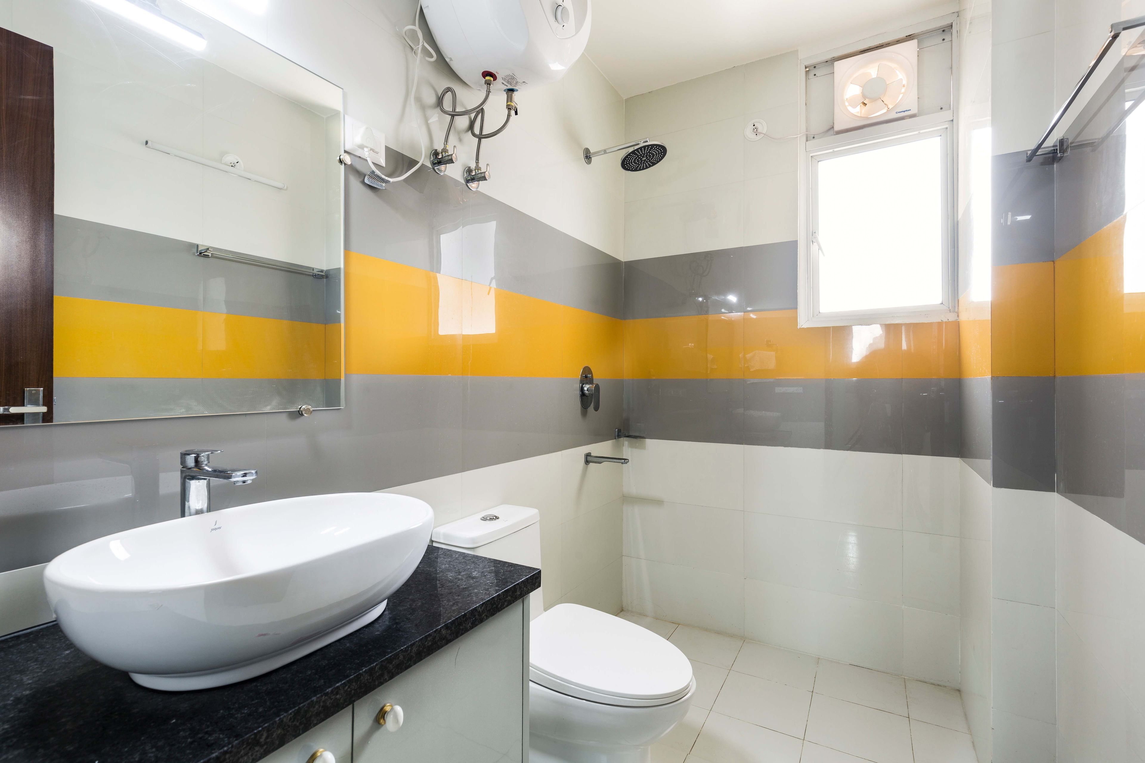 Modern Bathroom Design With High Gloss Tiles