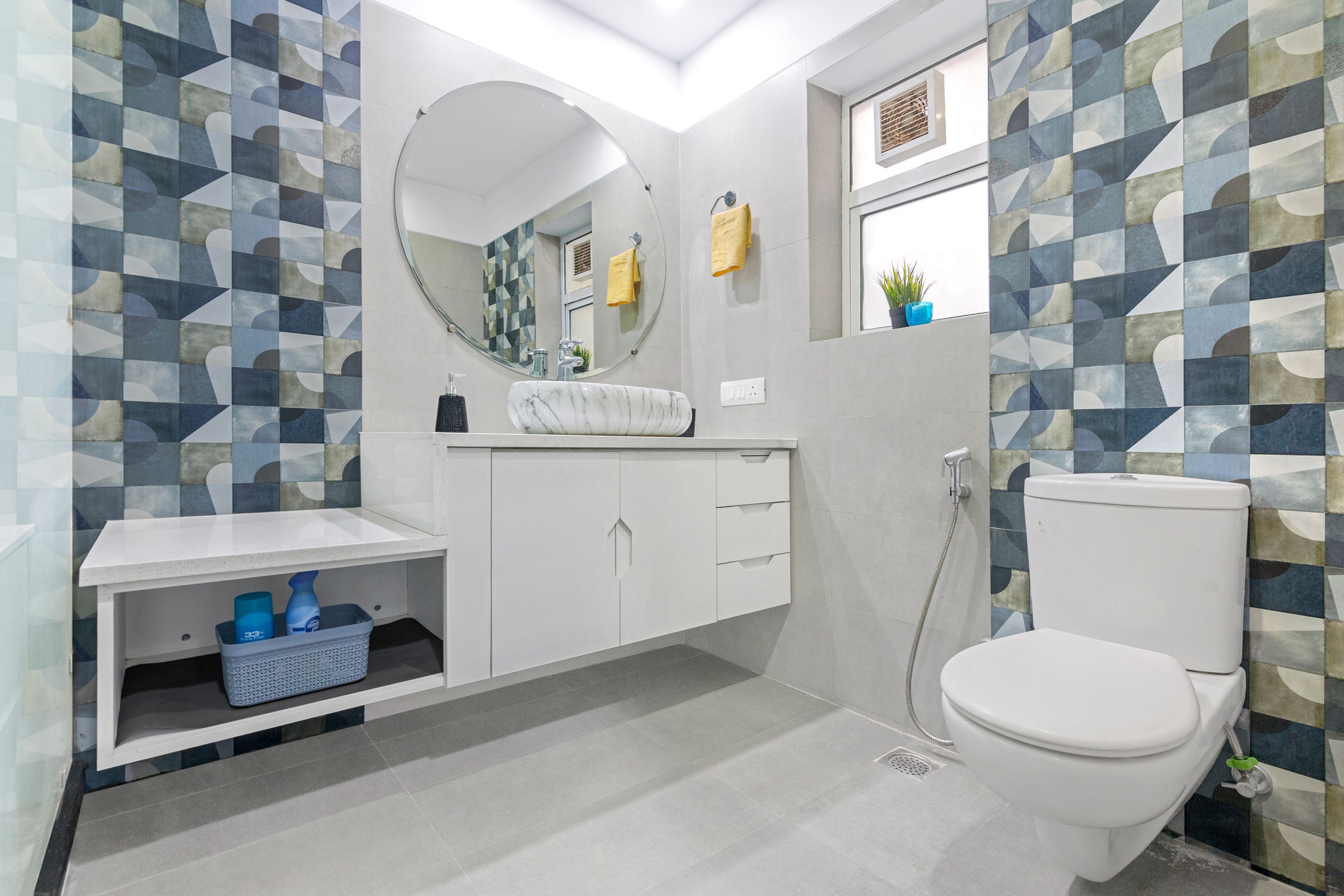 Modern Bathroom Design With Blue And White Mosaic Tiles
