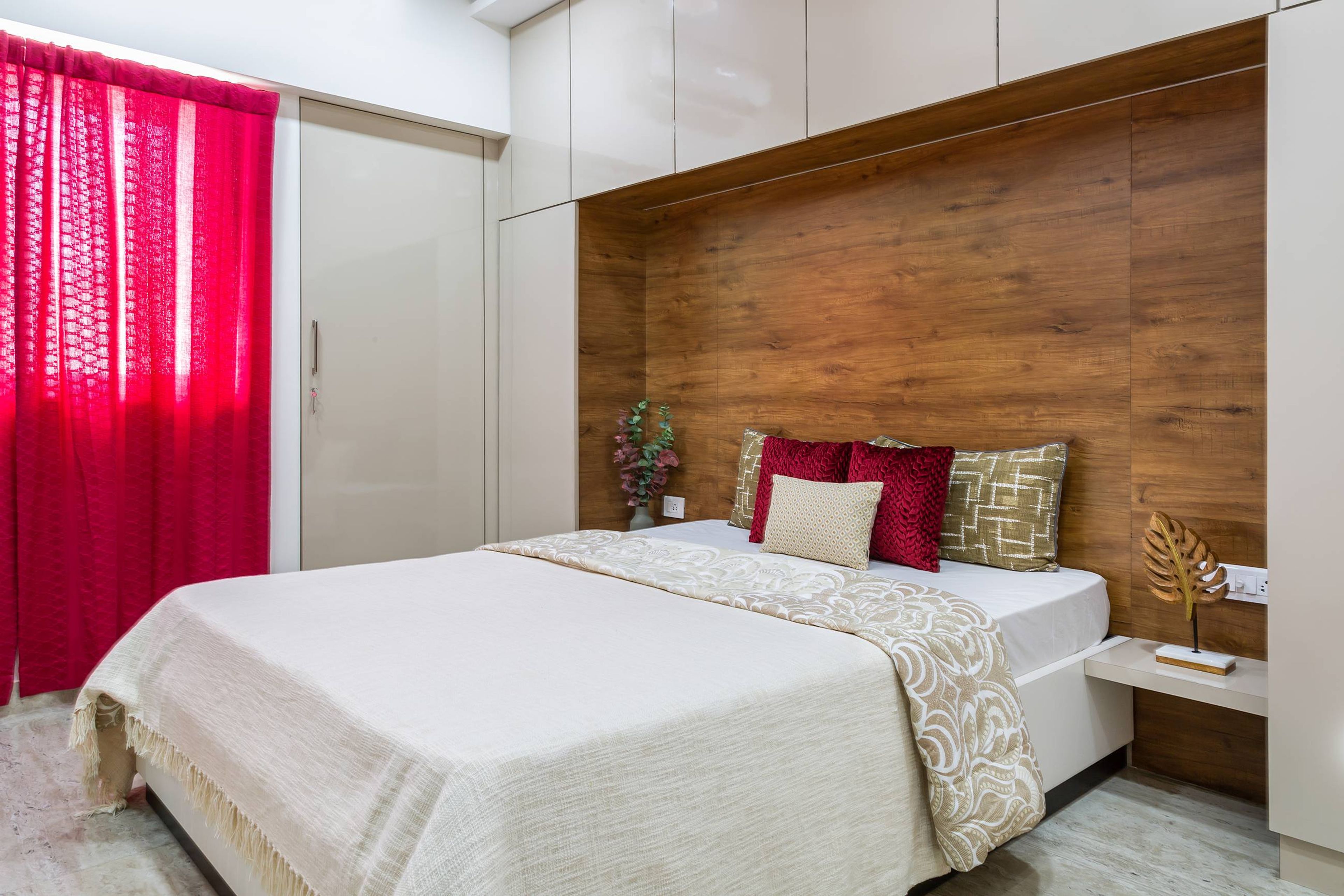 Modern Guest Bedroom Design With Wooden Laminates