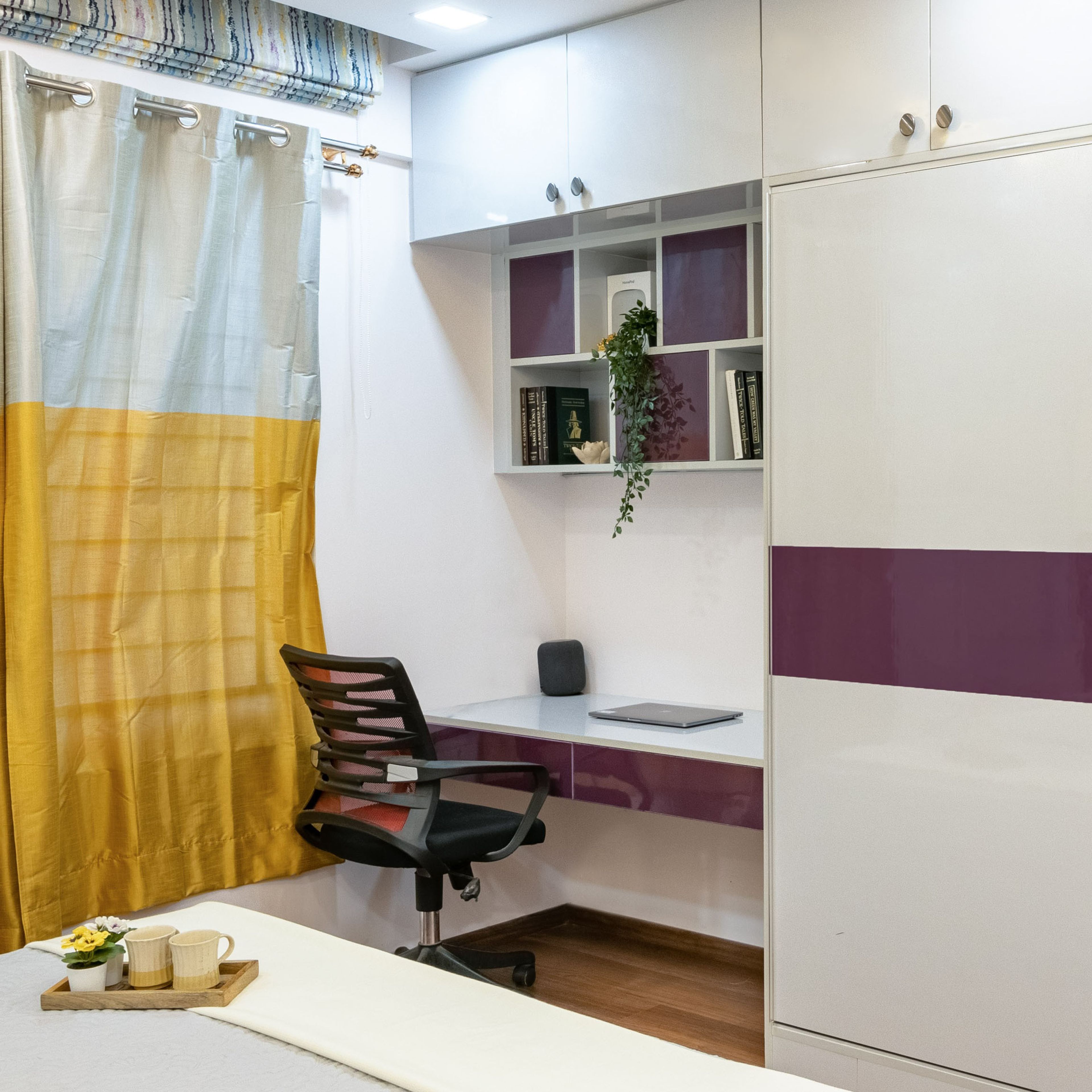 Modern Home Office Design With Overhead Closed Storage