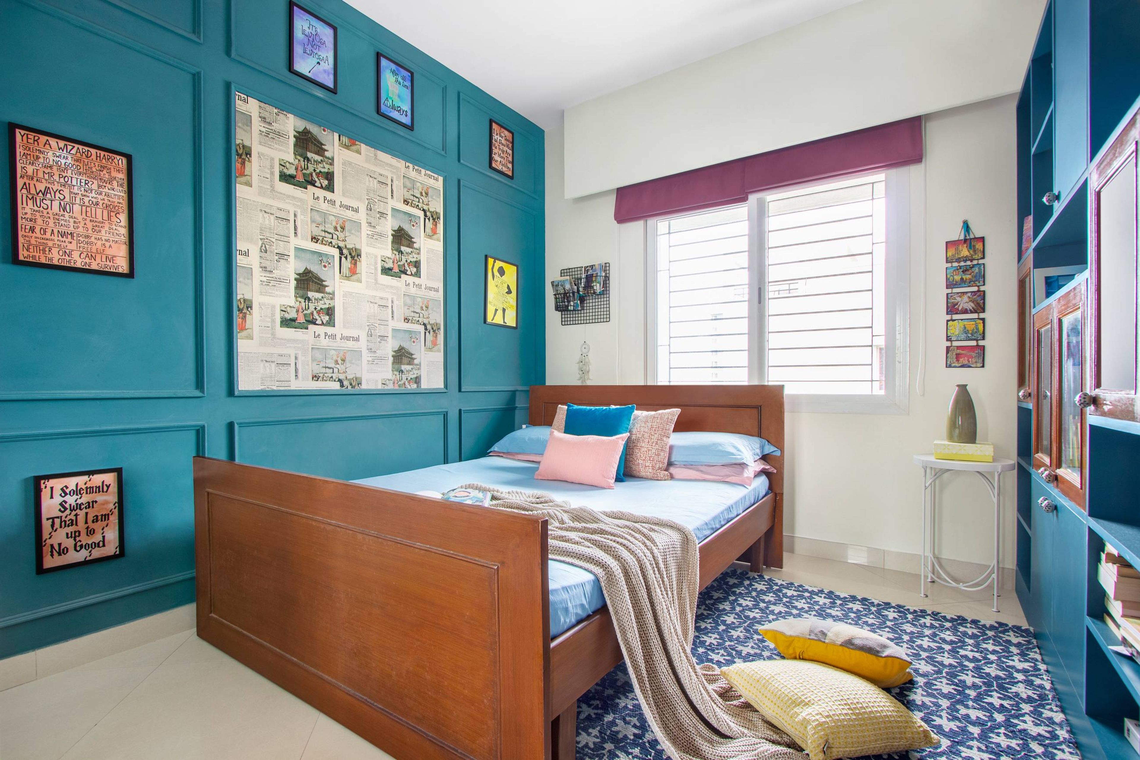 Compact Modern Kids Room Design With Blue Wall Trims And Modern Wall Decor