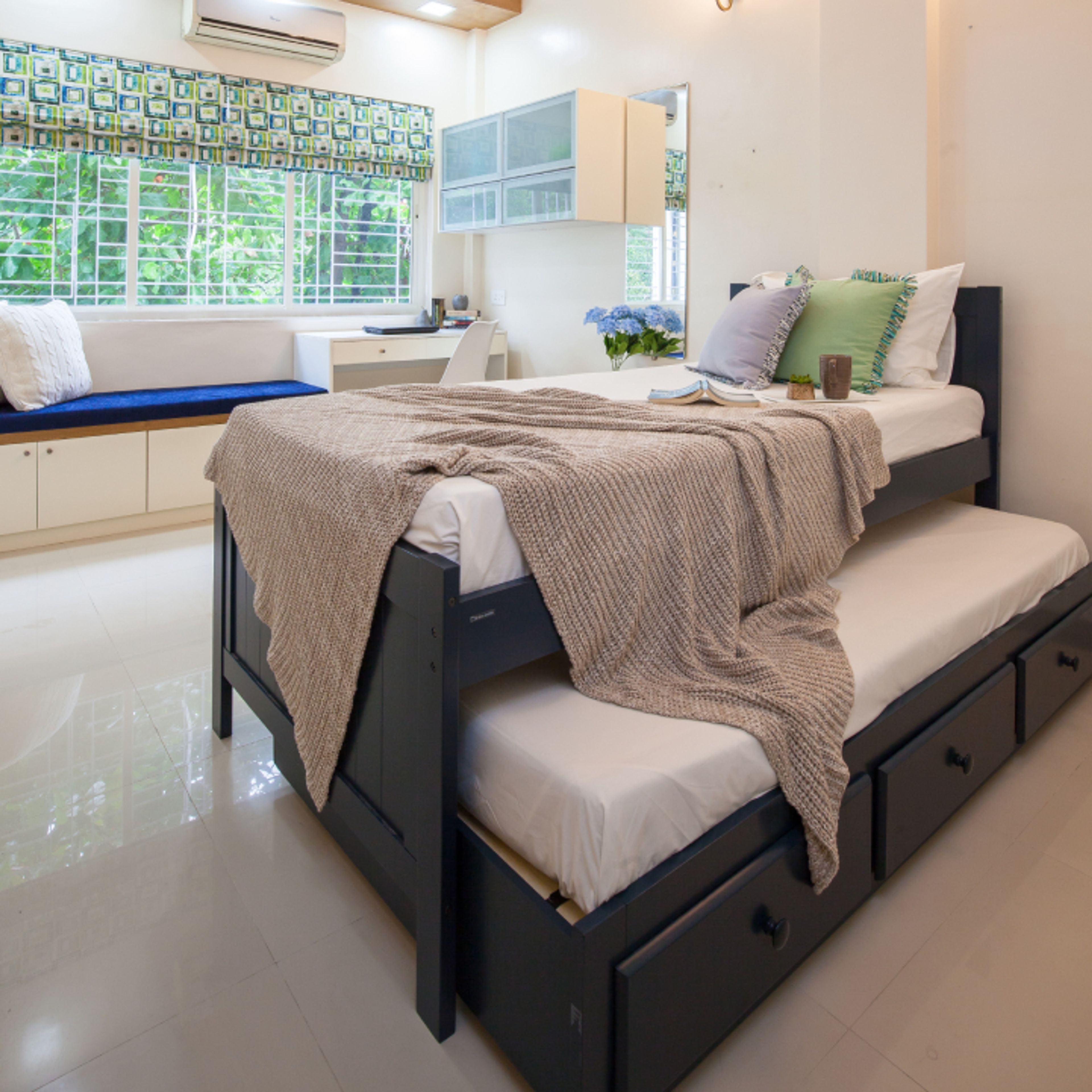 Modern Kids' Bedroom Design With A Sliding Wardrobe