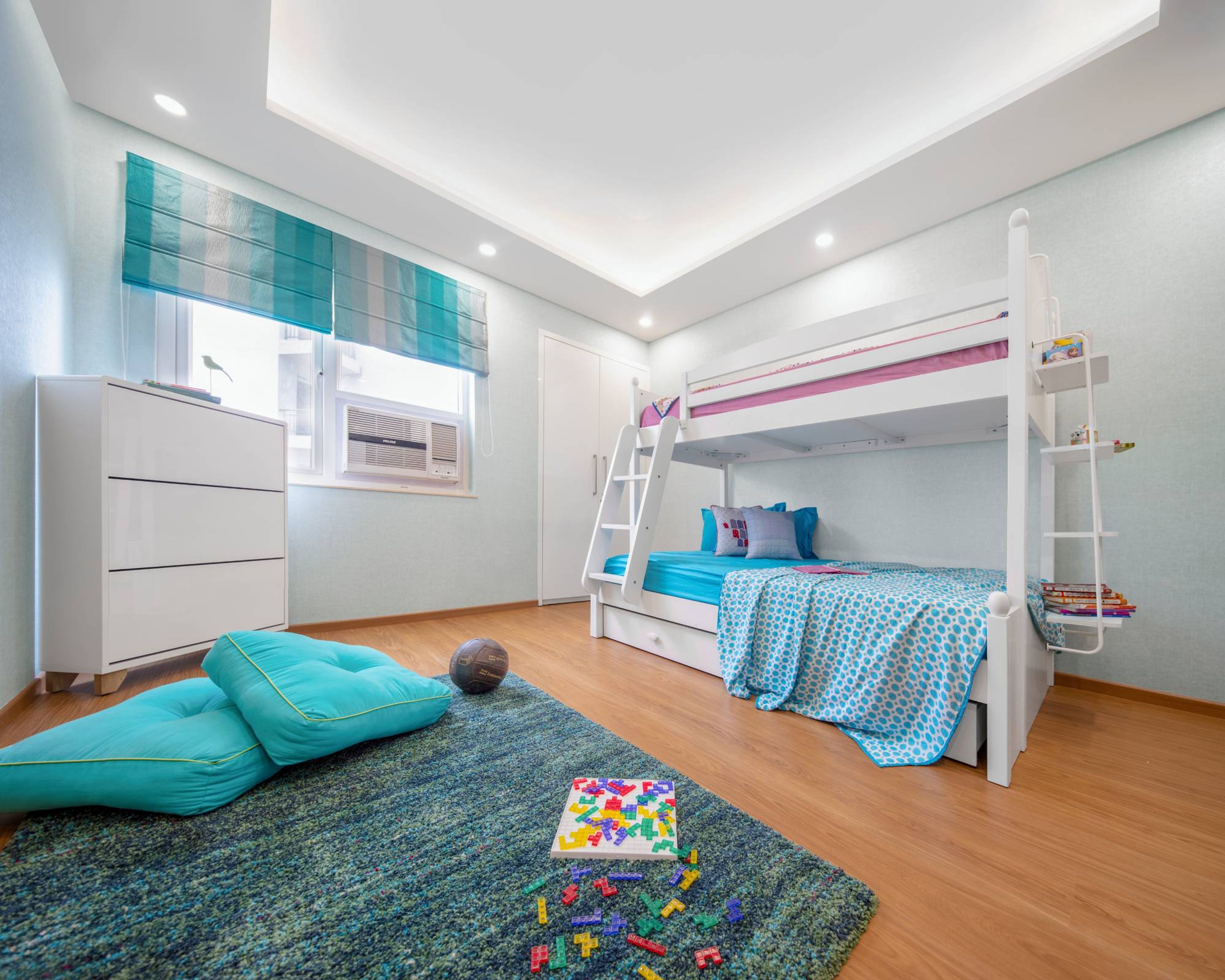 Moeern Kids Bedroom Design With White Bunk Bed And Matte Wooden Flooring