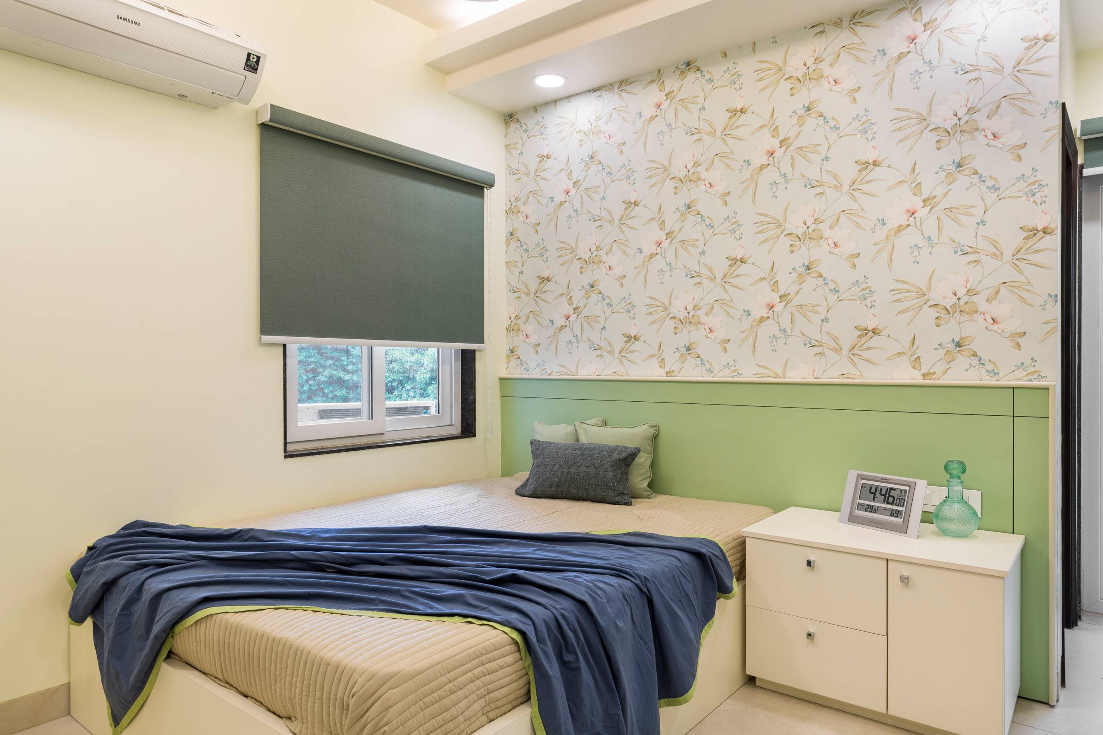 Modern Kid's Room Design With Tropical Wallpaper