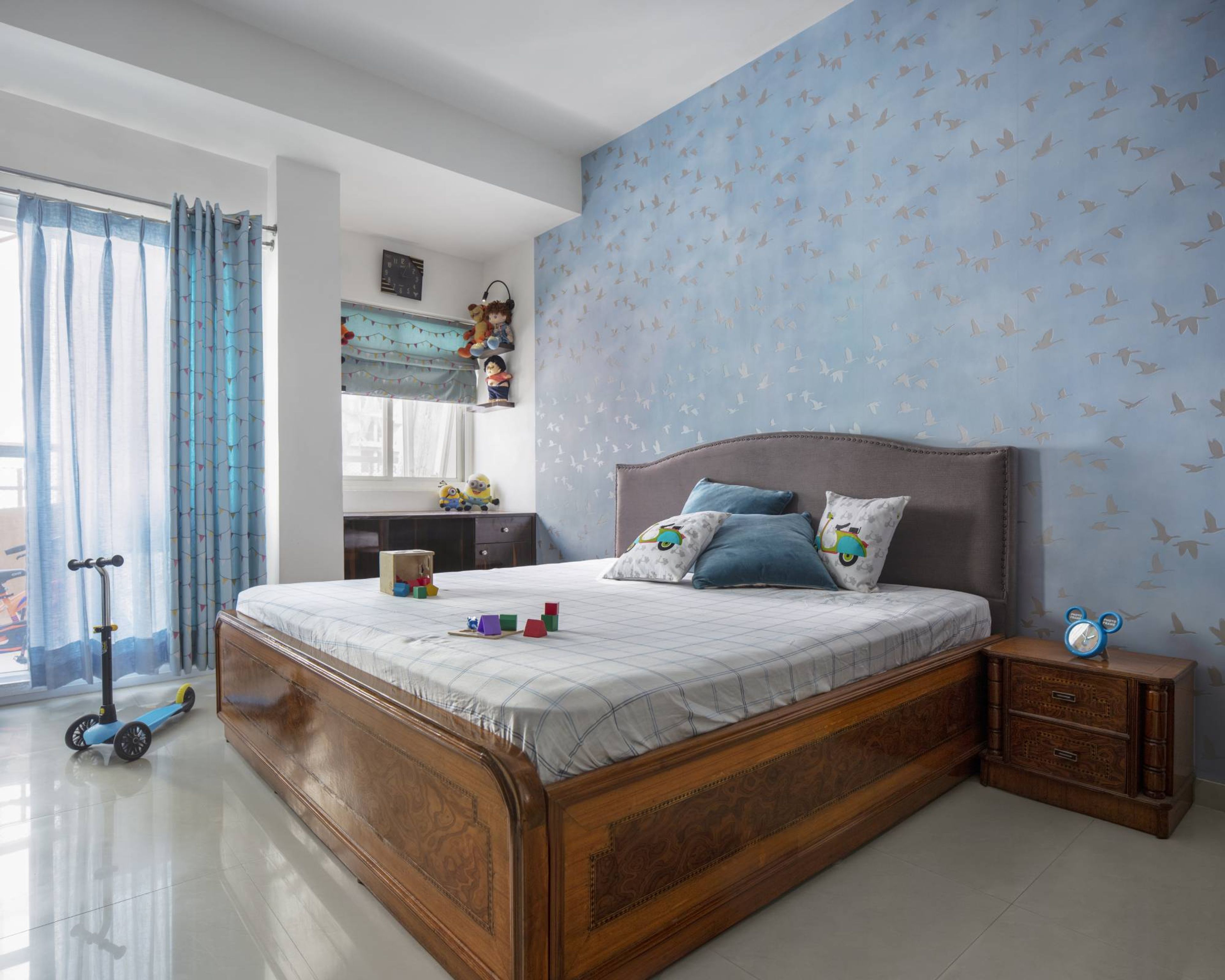 Modern Kid's Room Design Sky Blue Wall