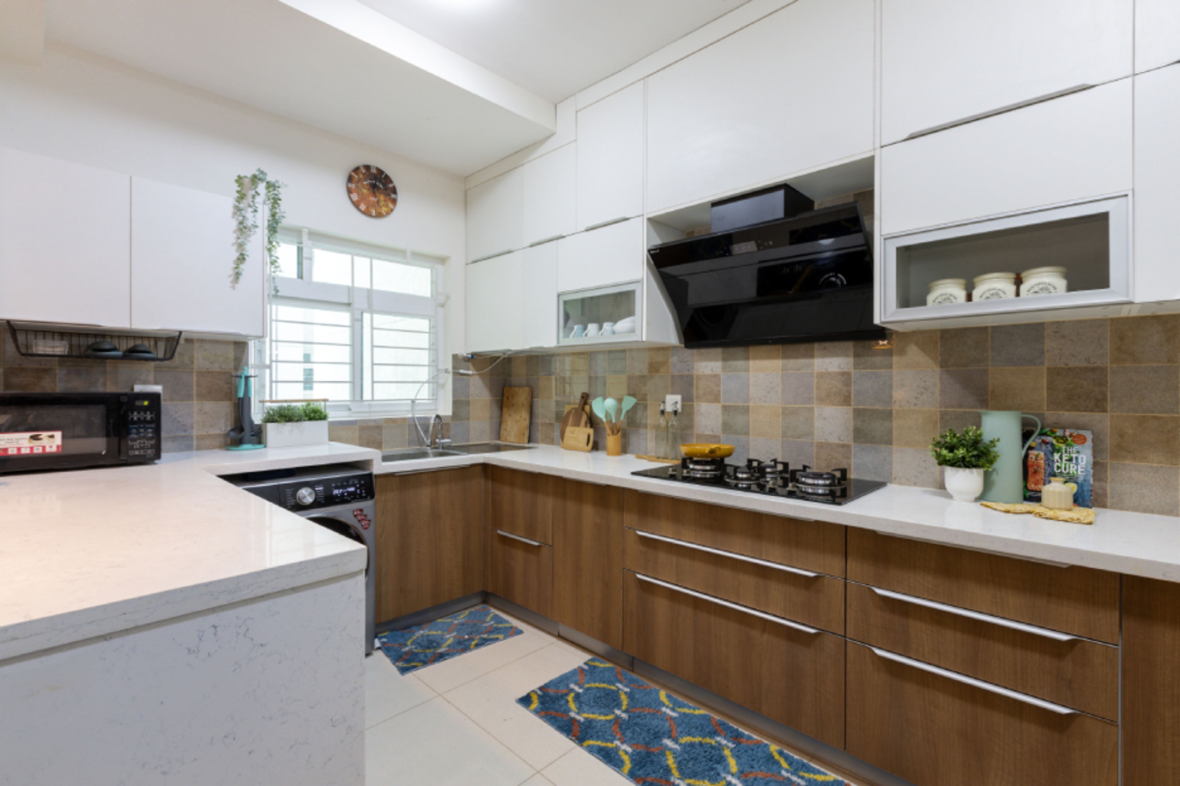 Classic U-Shaped Kitchen Design With Loft Storage