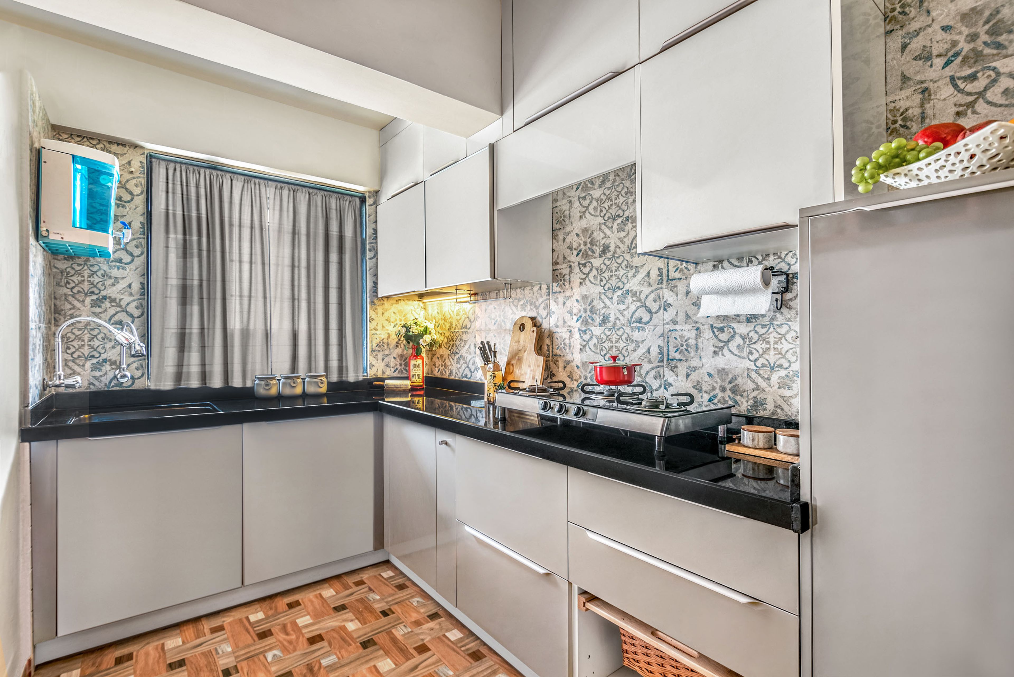 L-Shaped Modern Modular Kitchen Design With A Granite Countertop