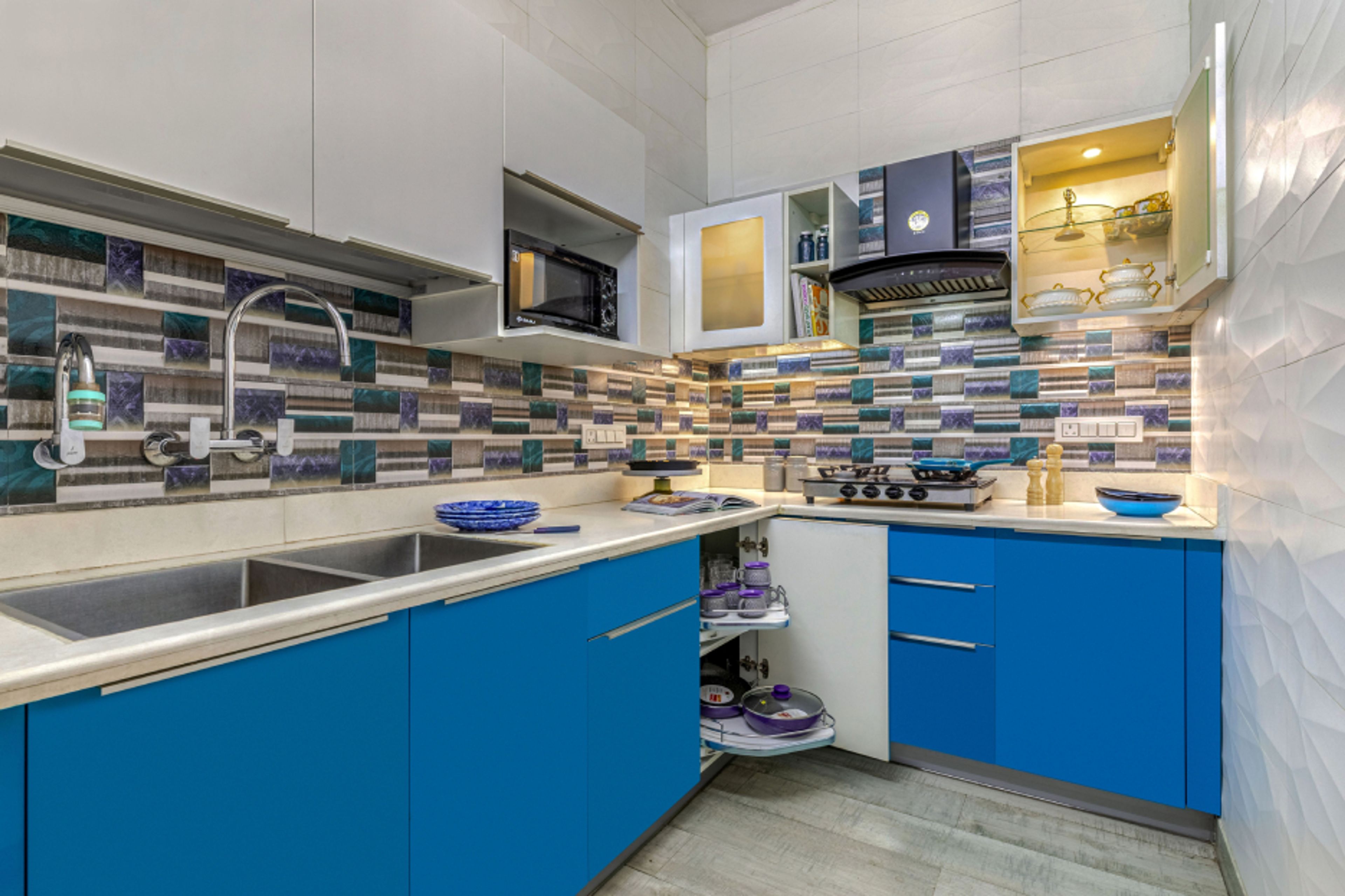 Modern Modular L-Shaped Kitchen Design With Marble Flooring