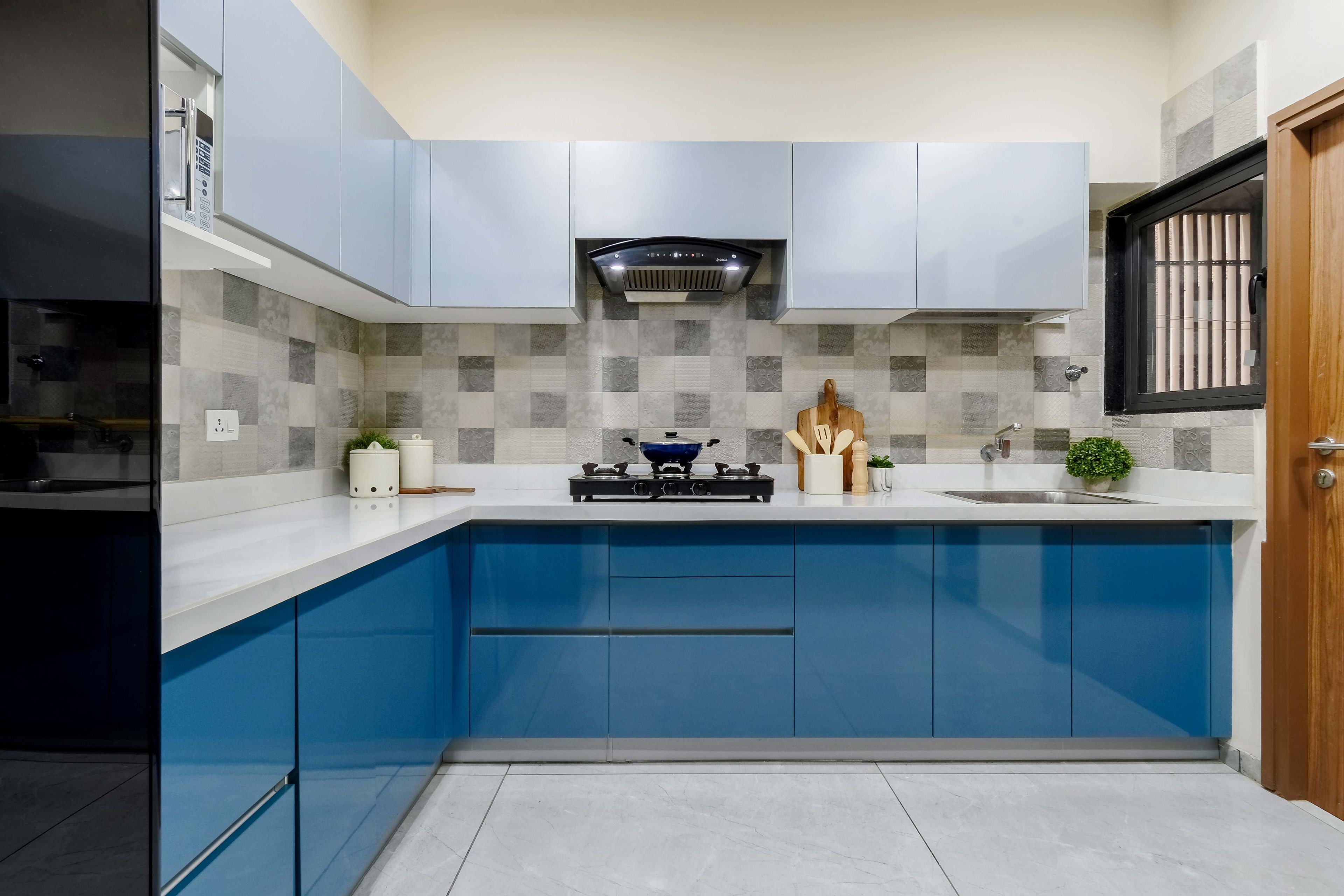 Modern Silver And Blue L-Shaped Kitchen Cabinet Design