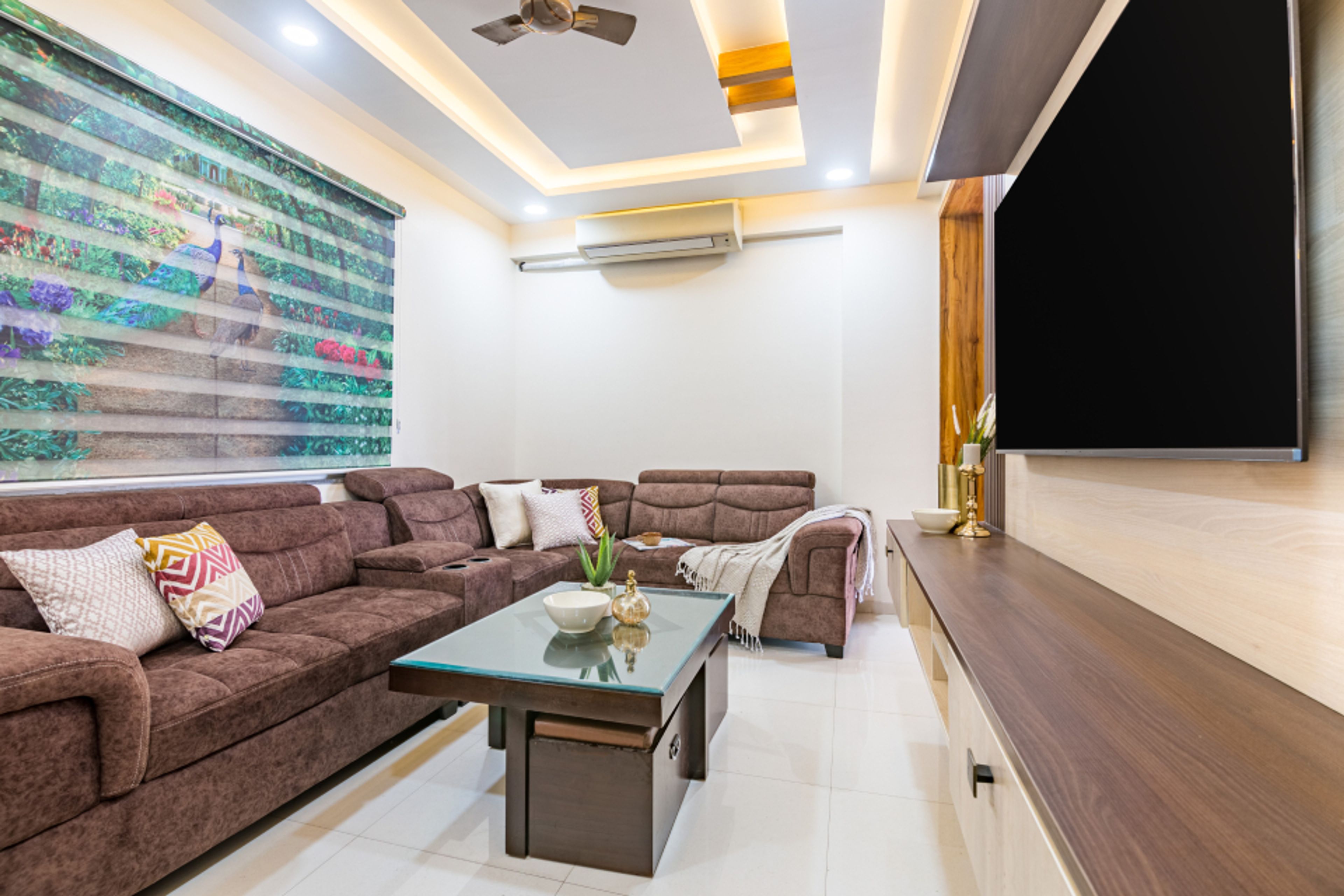 Living Room With Leather Upholstery - Livspace