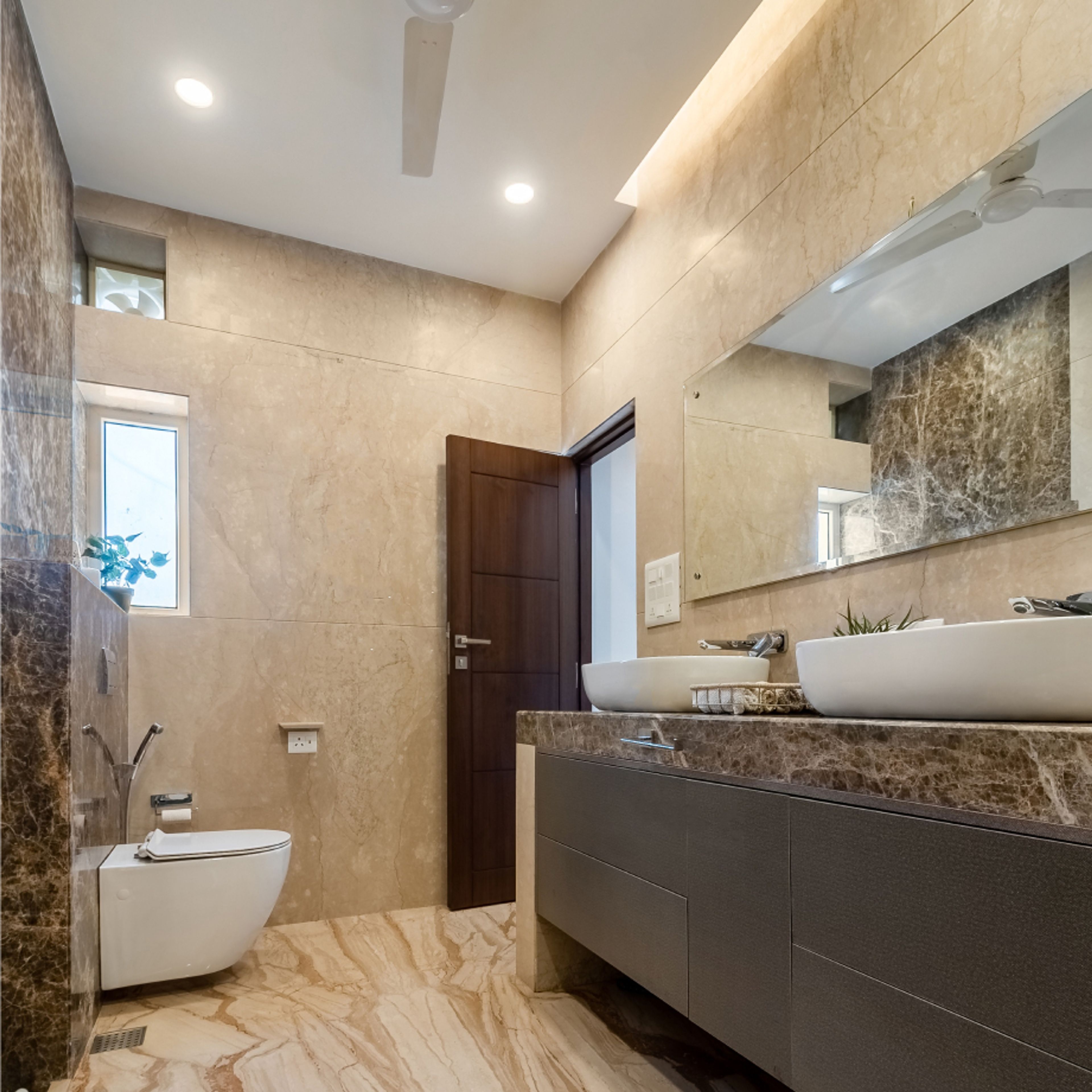 Glossy Bathroom Tiles Design