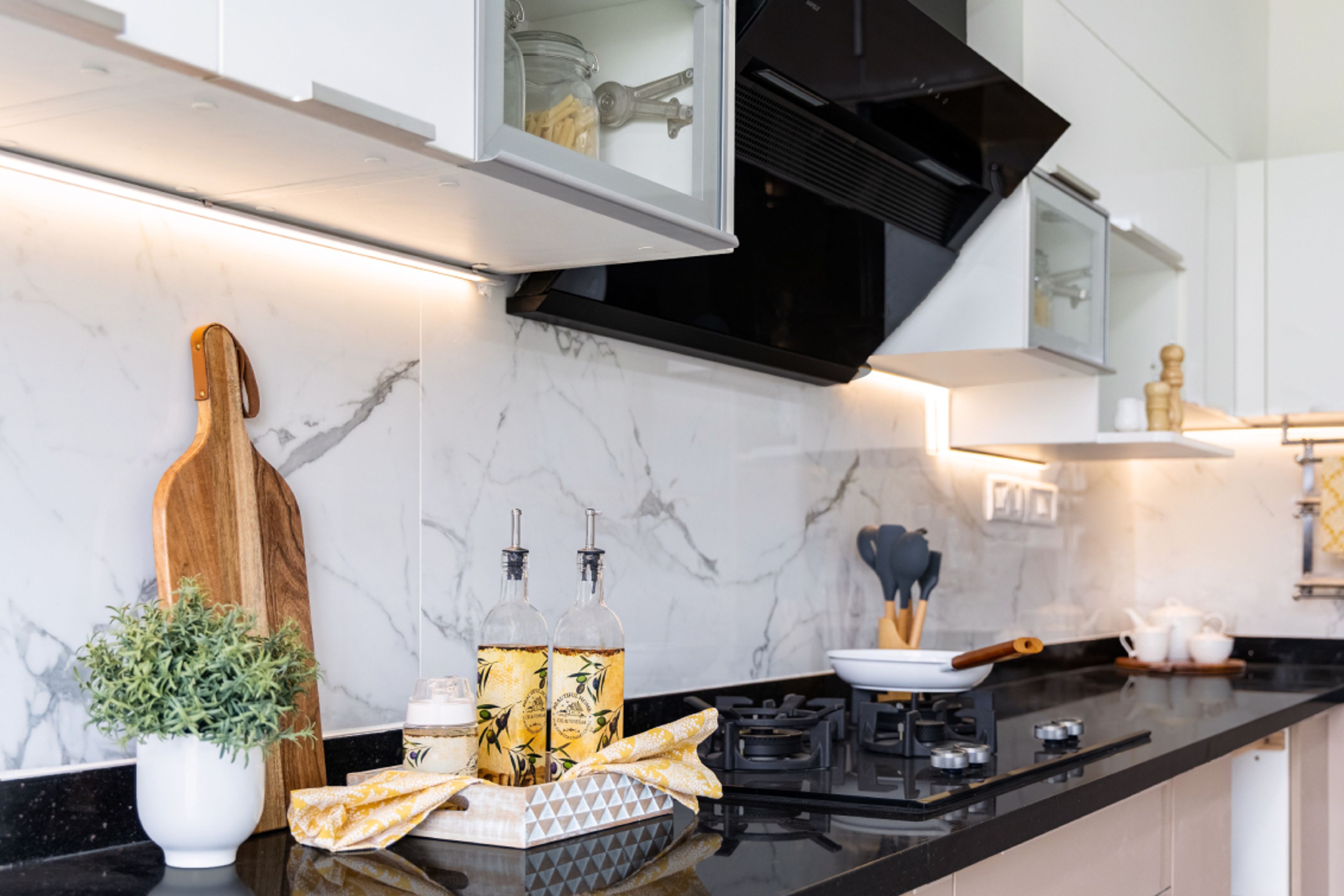 Contemporary White Ceramic Kitchen Tile Design