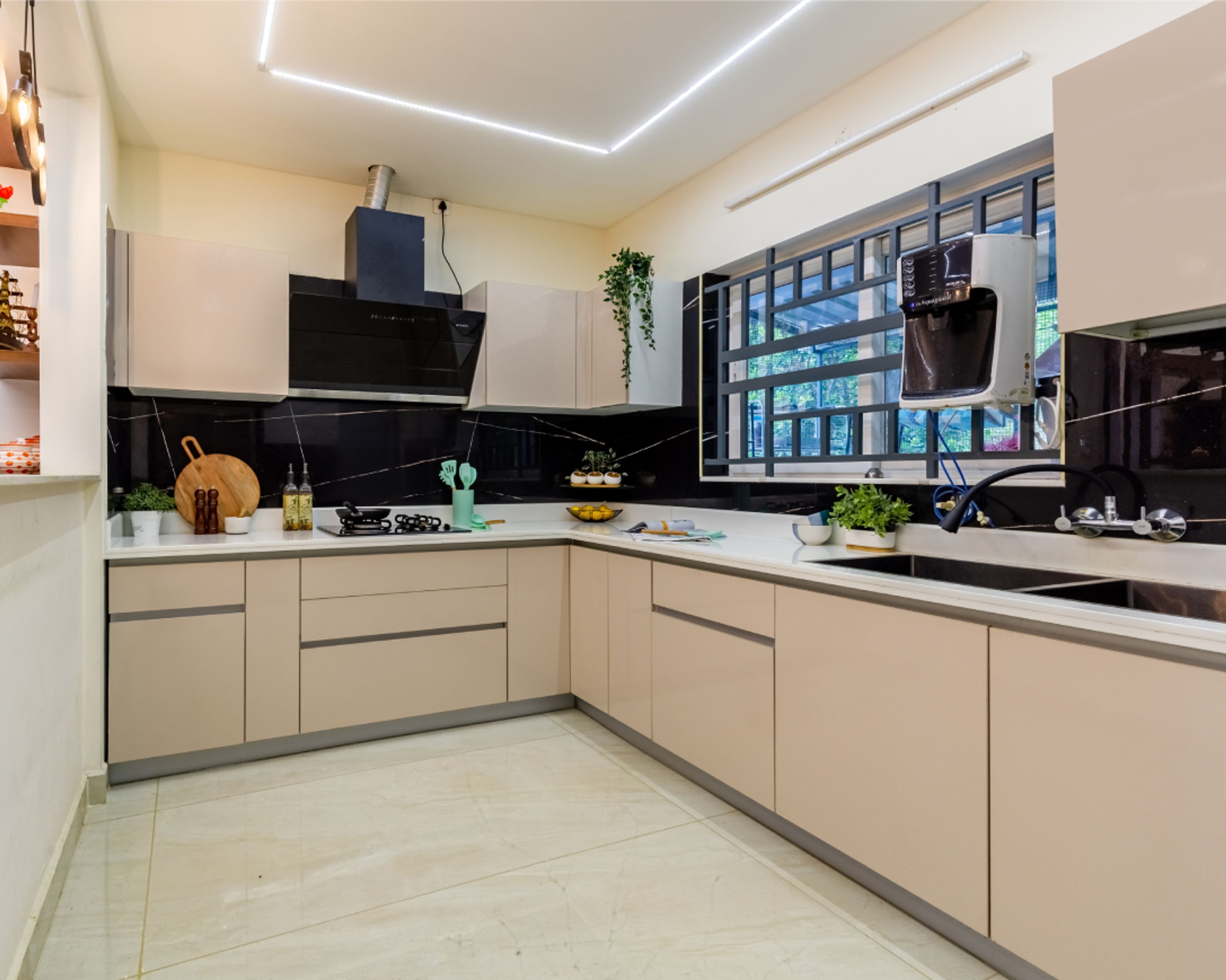 Glossy Black Kitchen Tiles Design