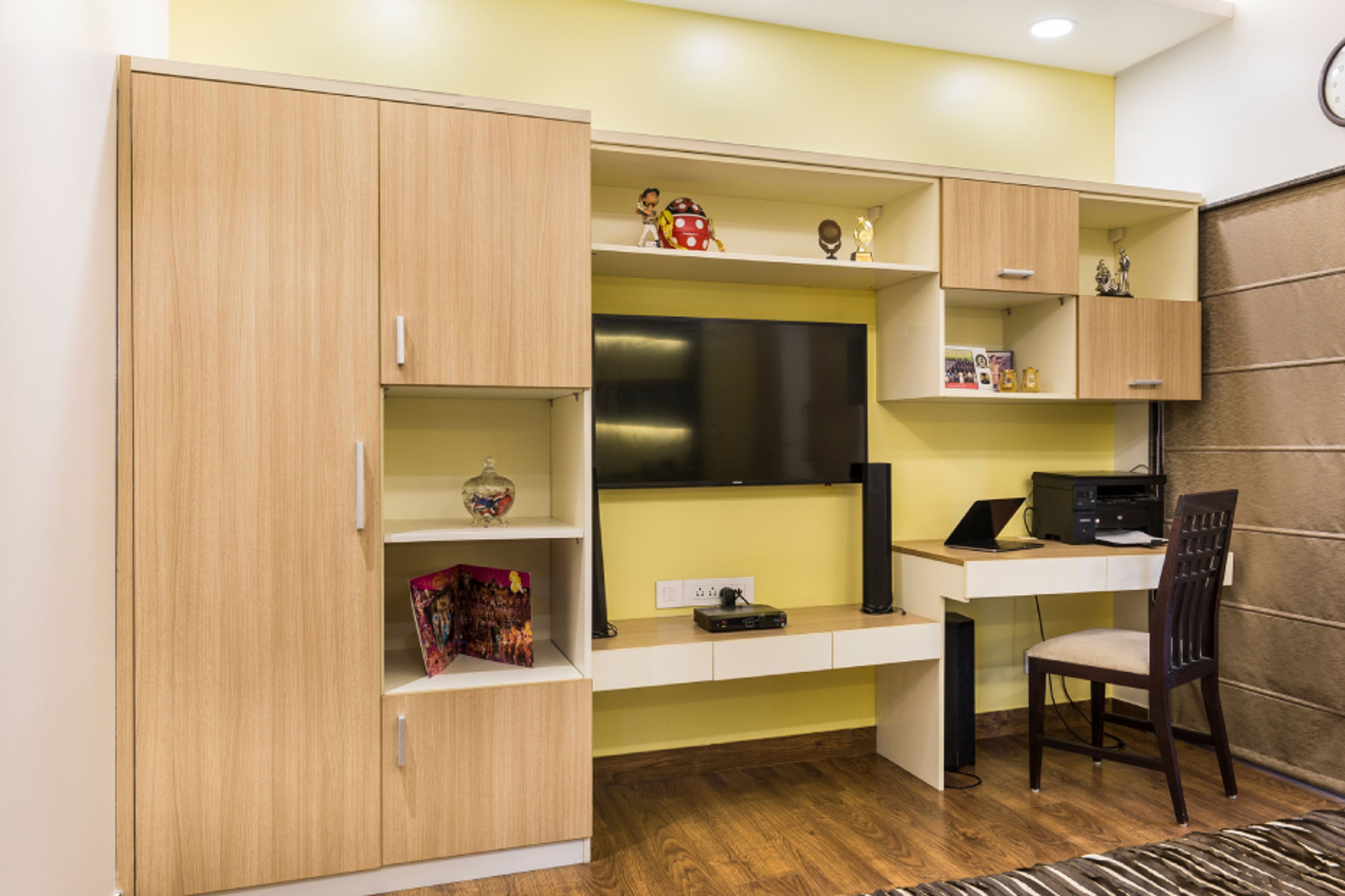 Modern Light Yellow Wall Paint Design