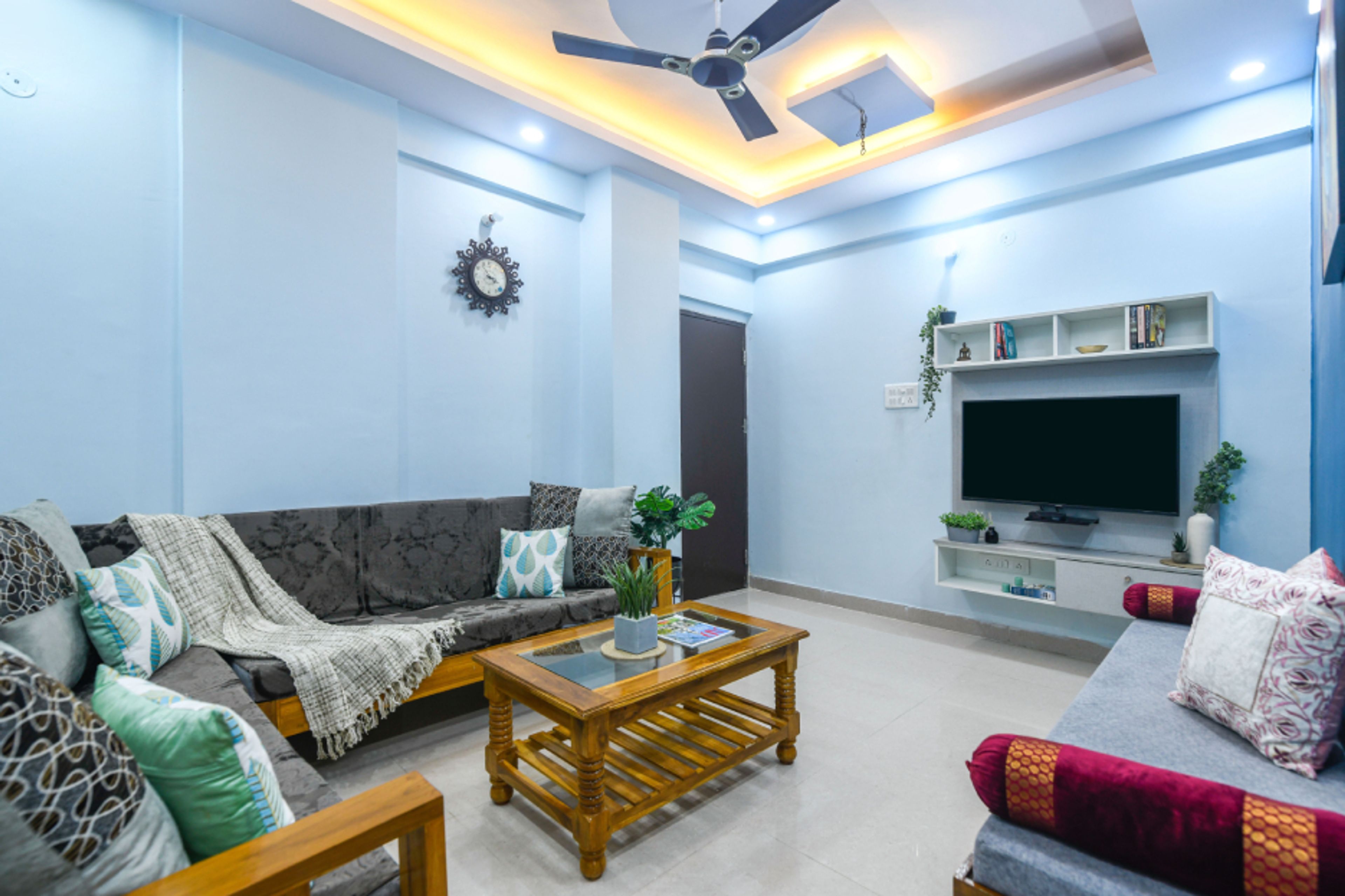 Classic Light Blue Living Room Wall Paint Design