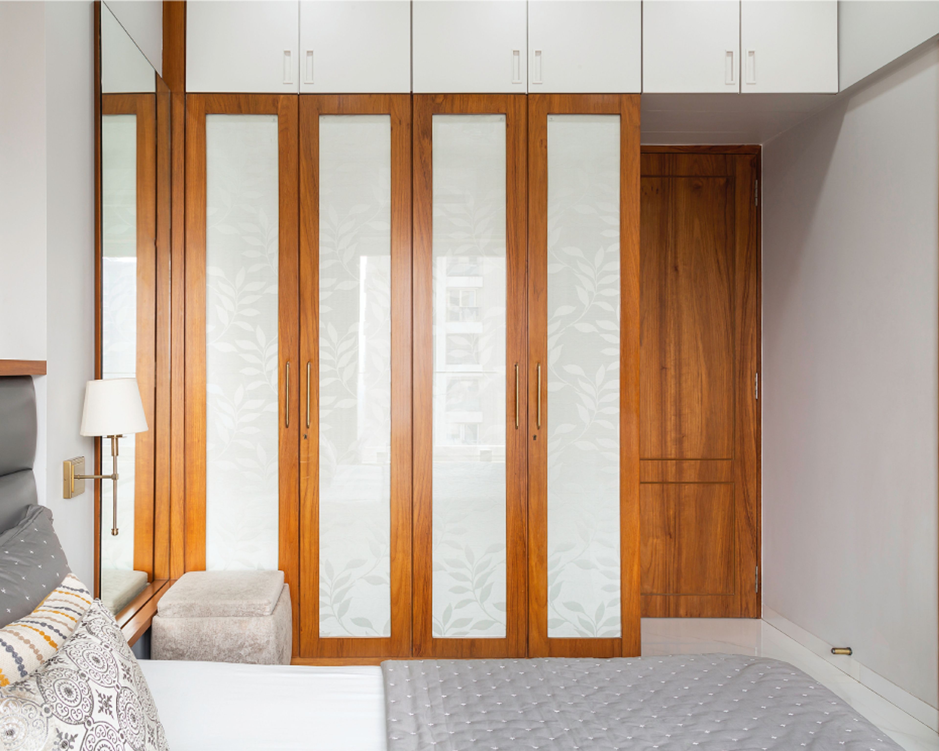 Mid-Century Modern Swing Wardrobe Design