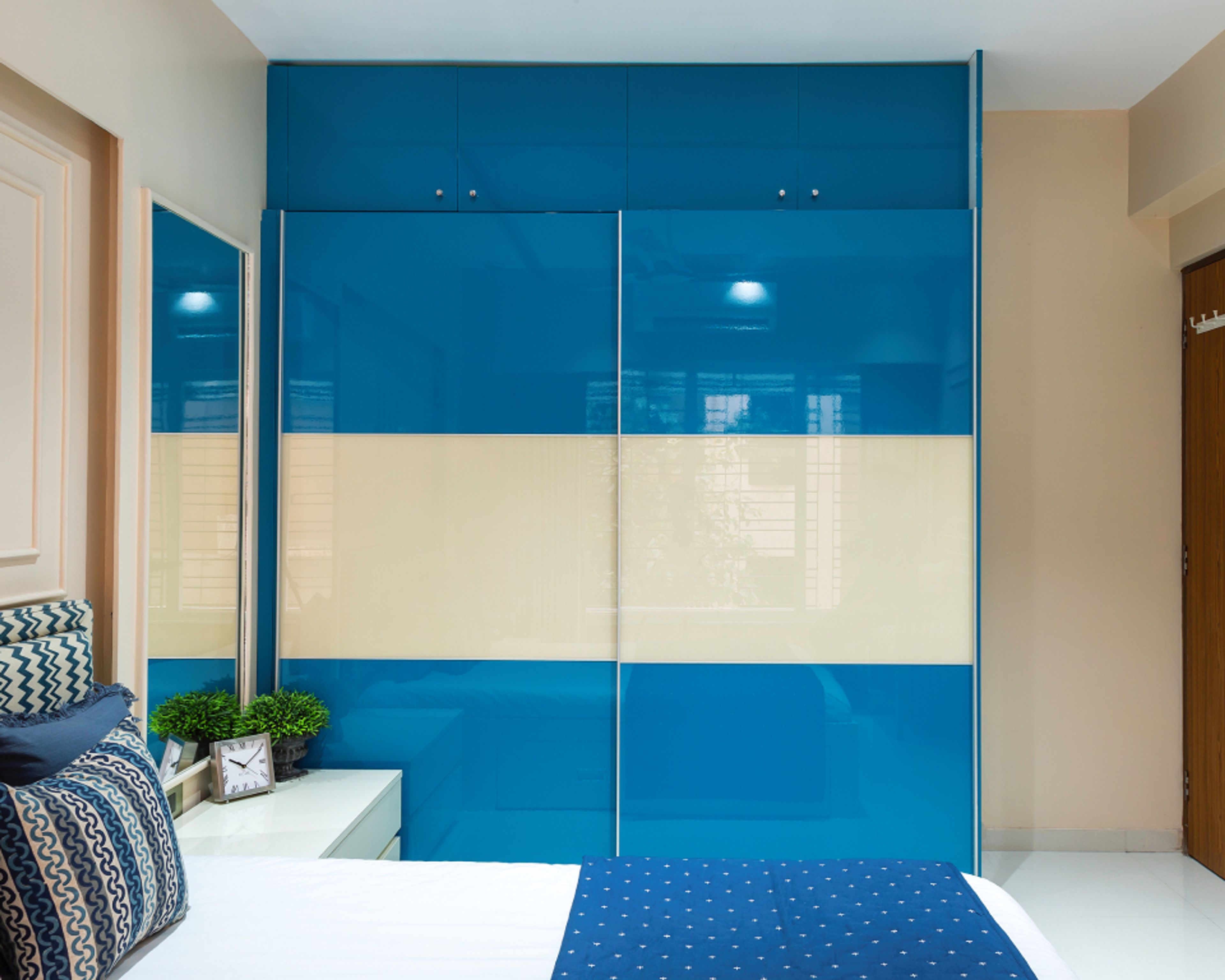 Modern Blue And White Bedroom Wardrobe Design