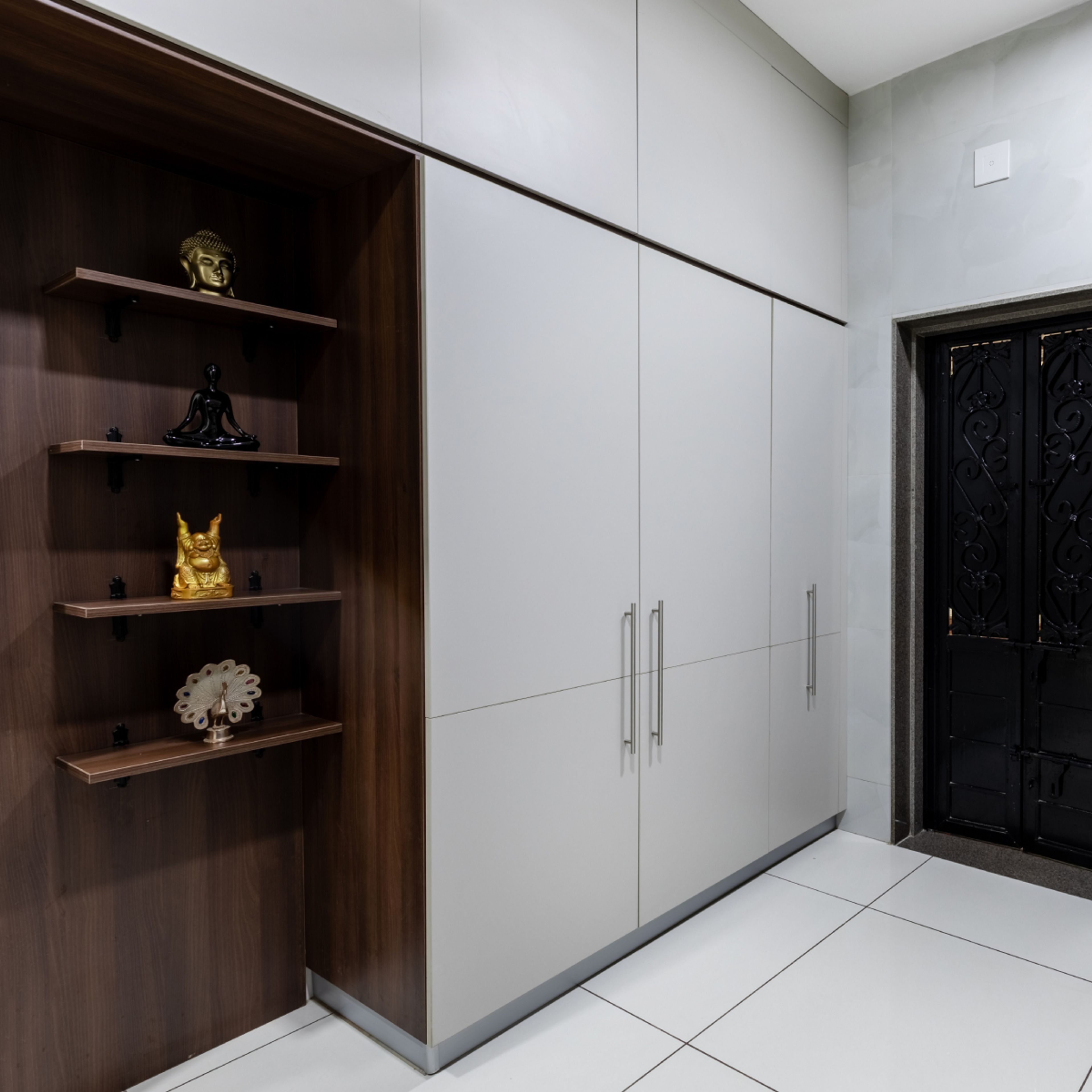 Modern 3-Door Wardrobe Design