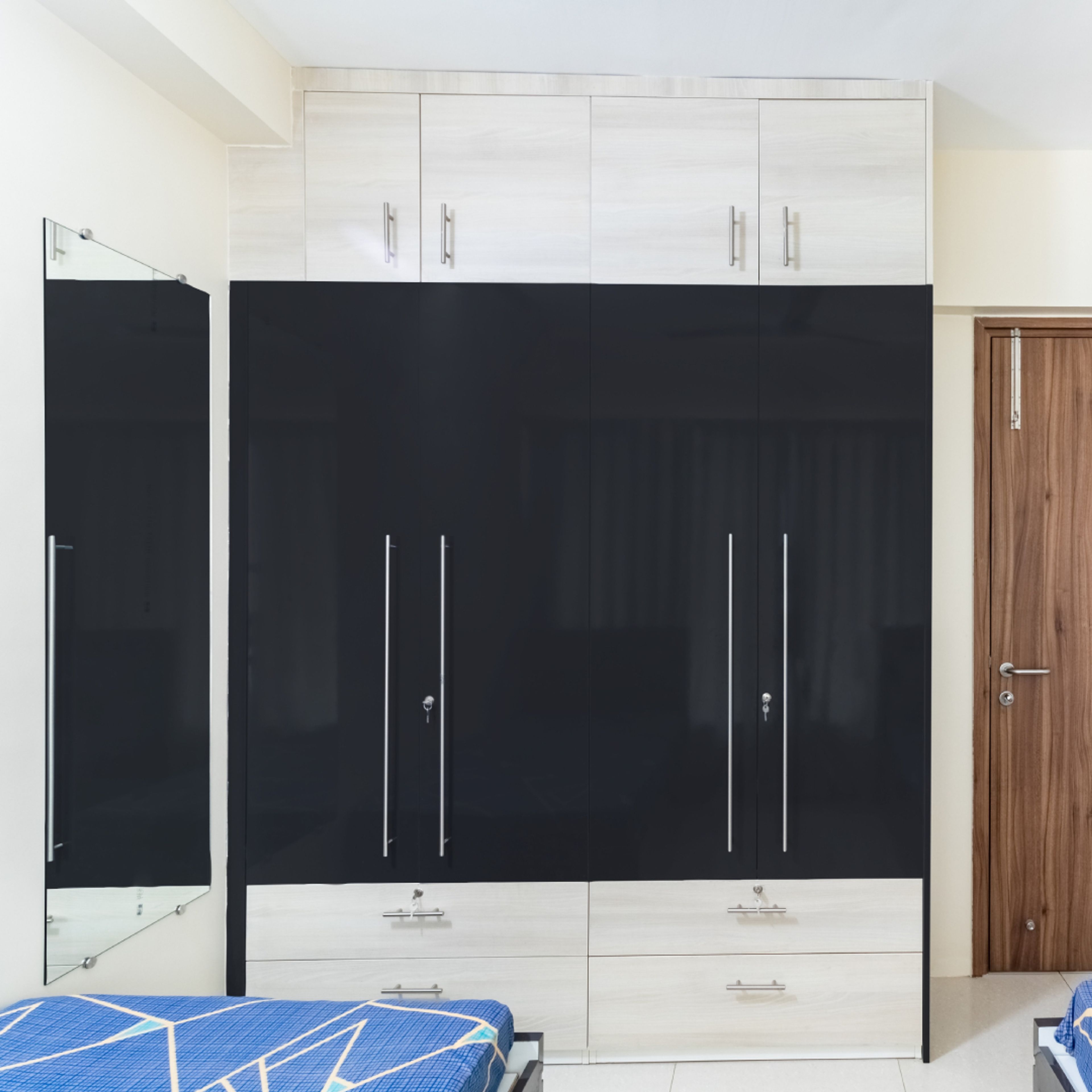 Modern Wardrobe Design With External Drawers