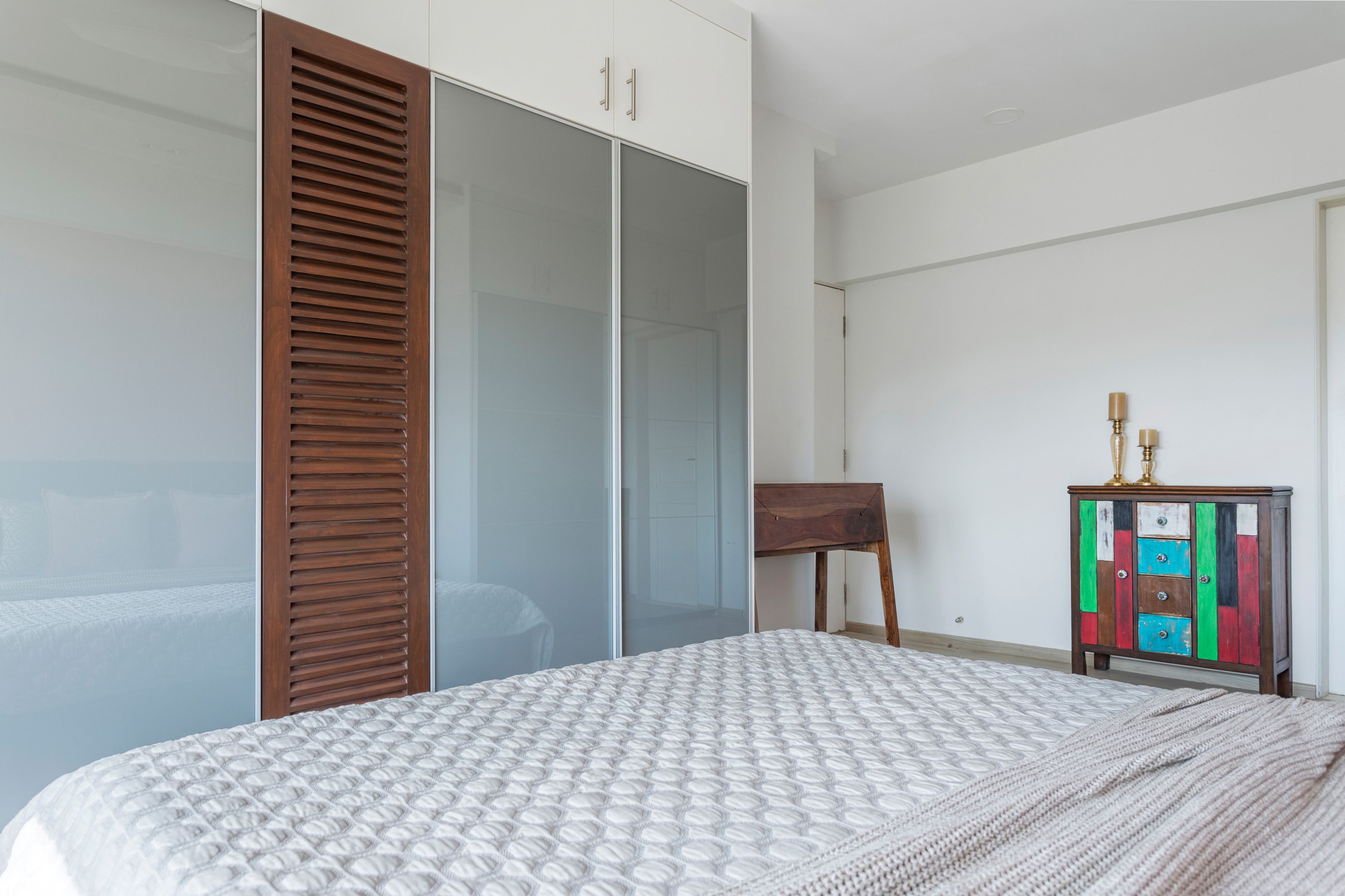 3-Door White Sliding Wardrobe For Master Bedroom - Livspace