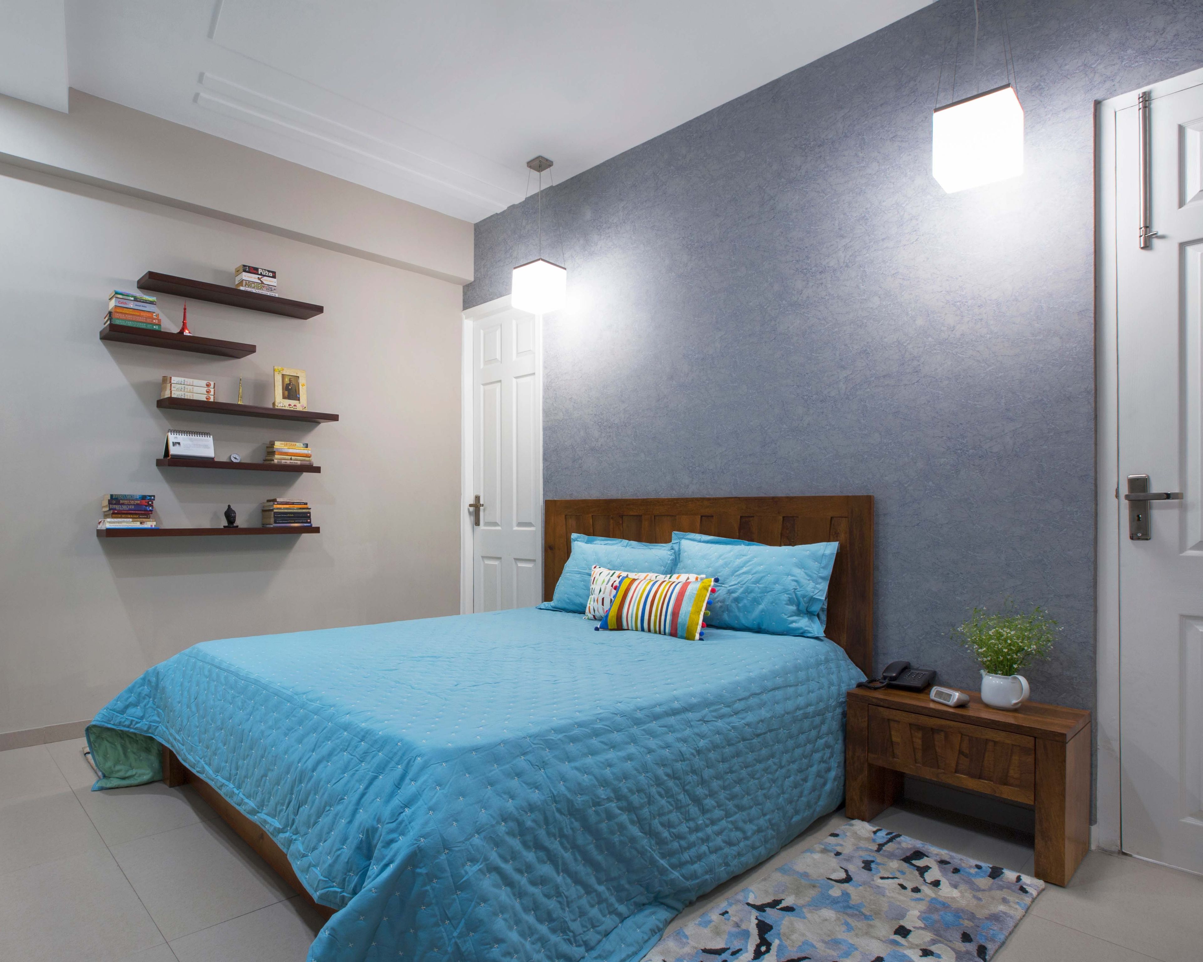 Wood And Blue Guest Bedroom With Grey Textured Wallpaper - Livspace