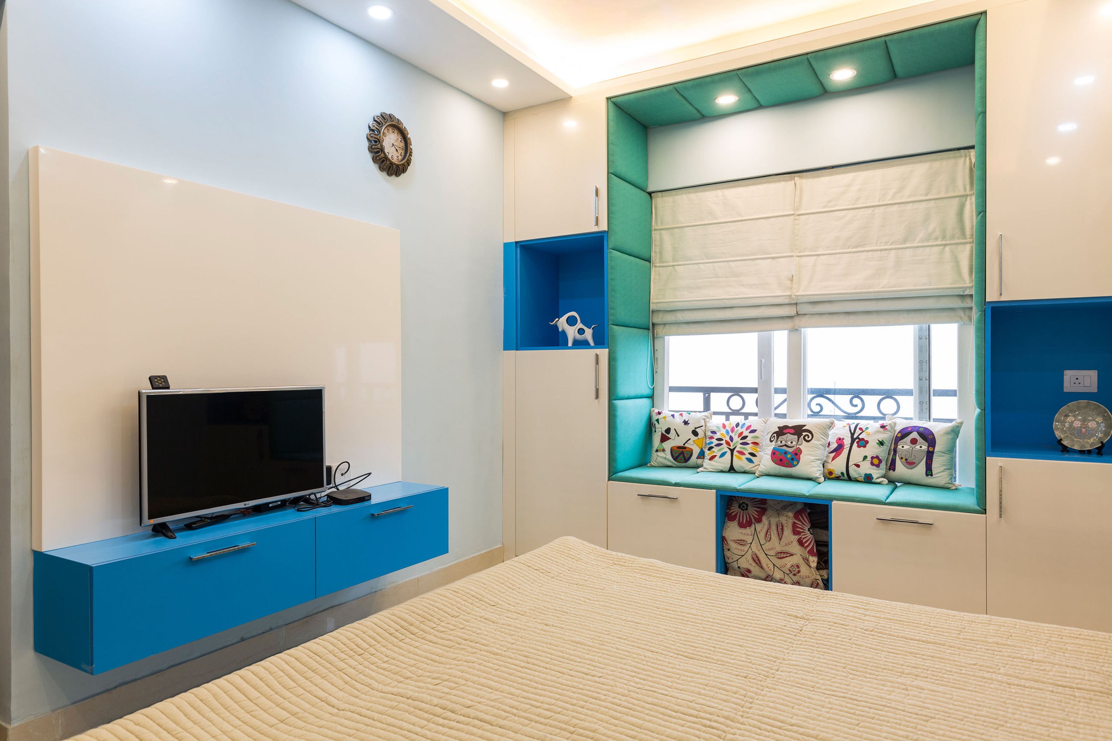 Cream-Toned And Blue Wall-Mounted TV Console With Window Seater For Guest Room - Livspace