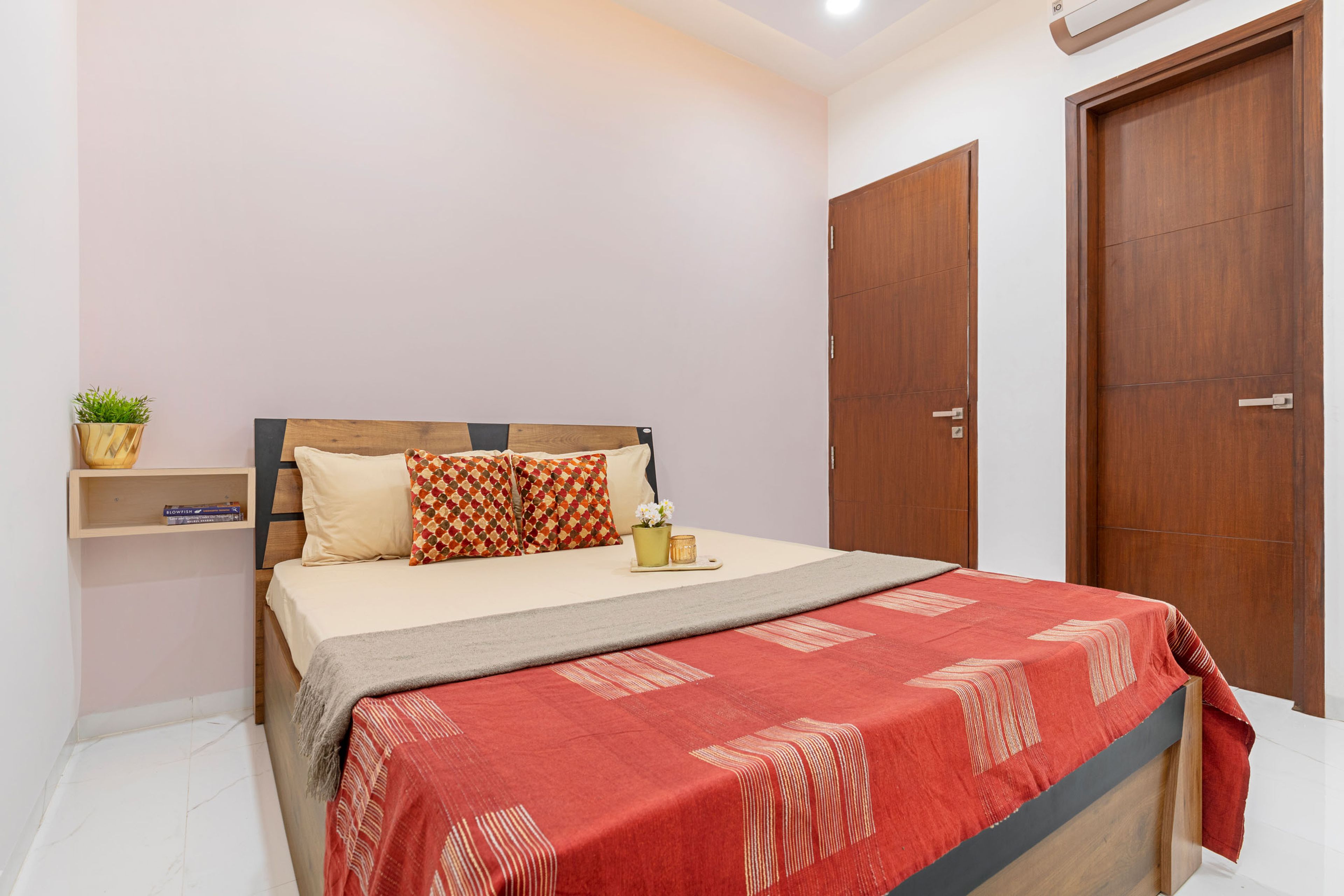 Guest Bedroom Design with White Wall