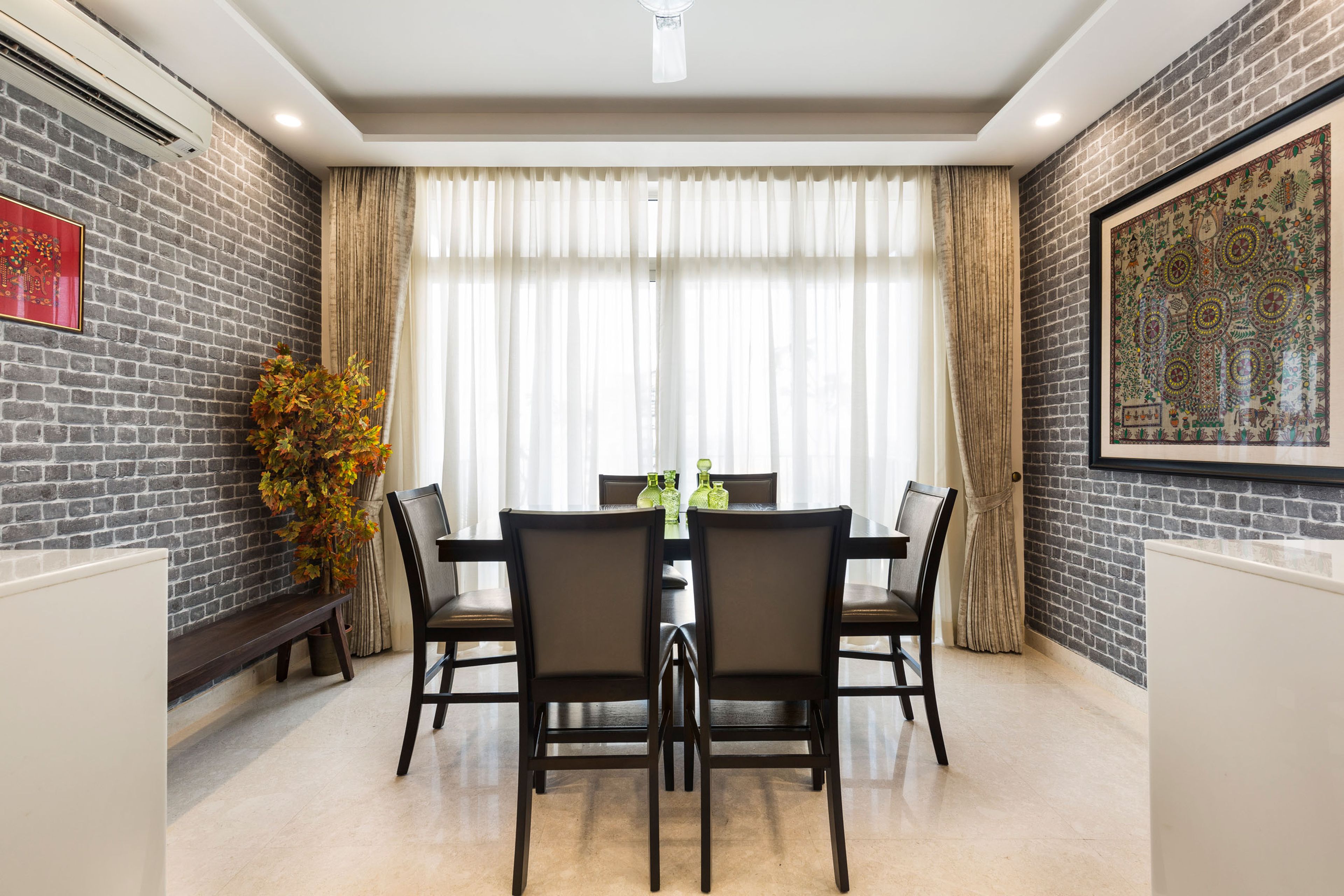 6-Seater Black Dining Room Design