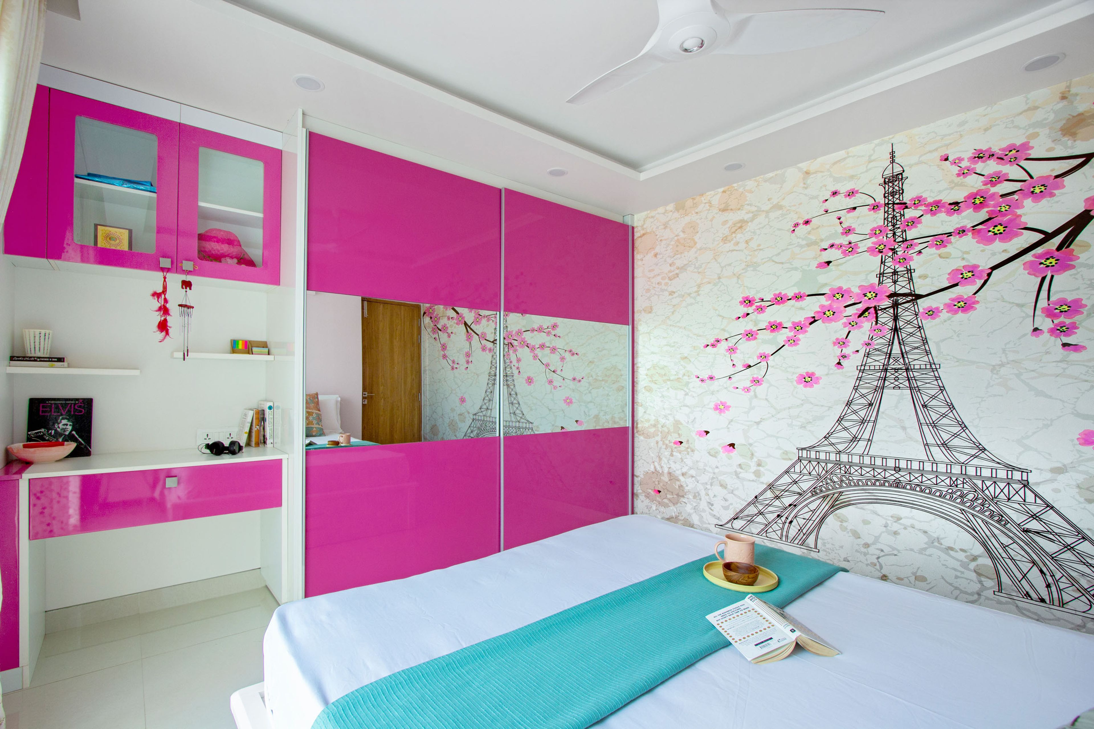 Kids Bedroom Design with Pink Sliding Wardrobe